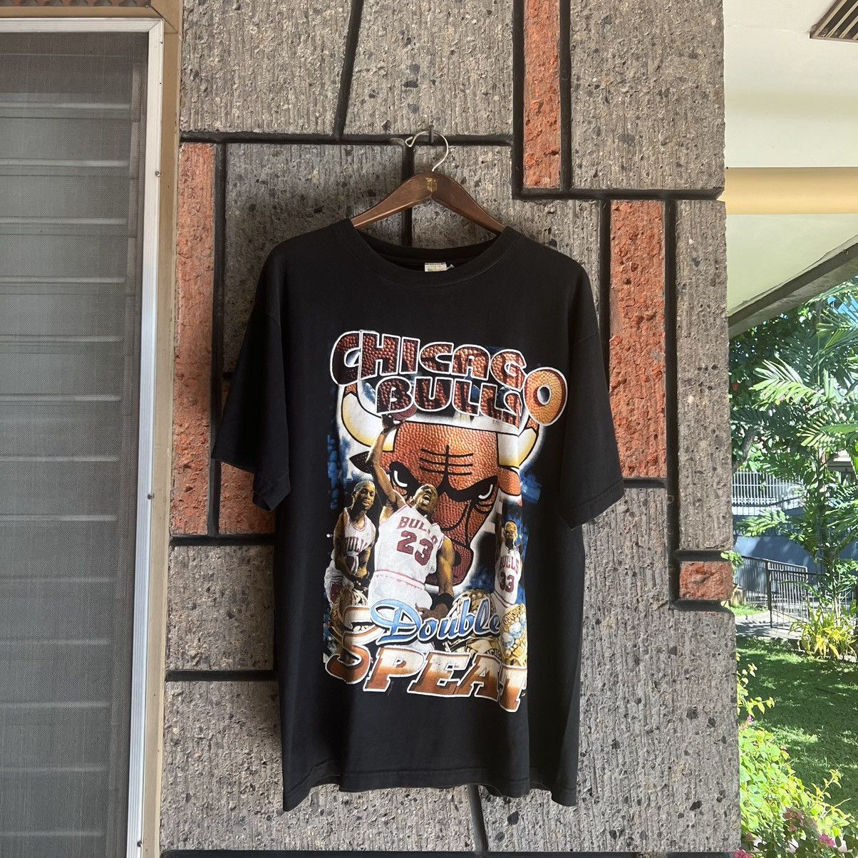 NBA × Rap Tees × Vintage 1998 Chicago Bulls Rap Tee Shirt Double 3 Peat Last Dance Size US L / EU 52-54 / 3 - 3 Thumbnail