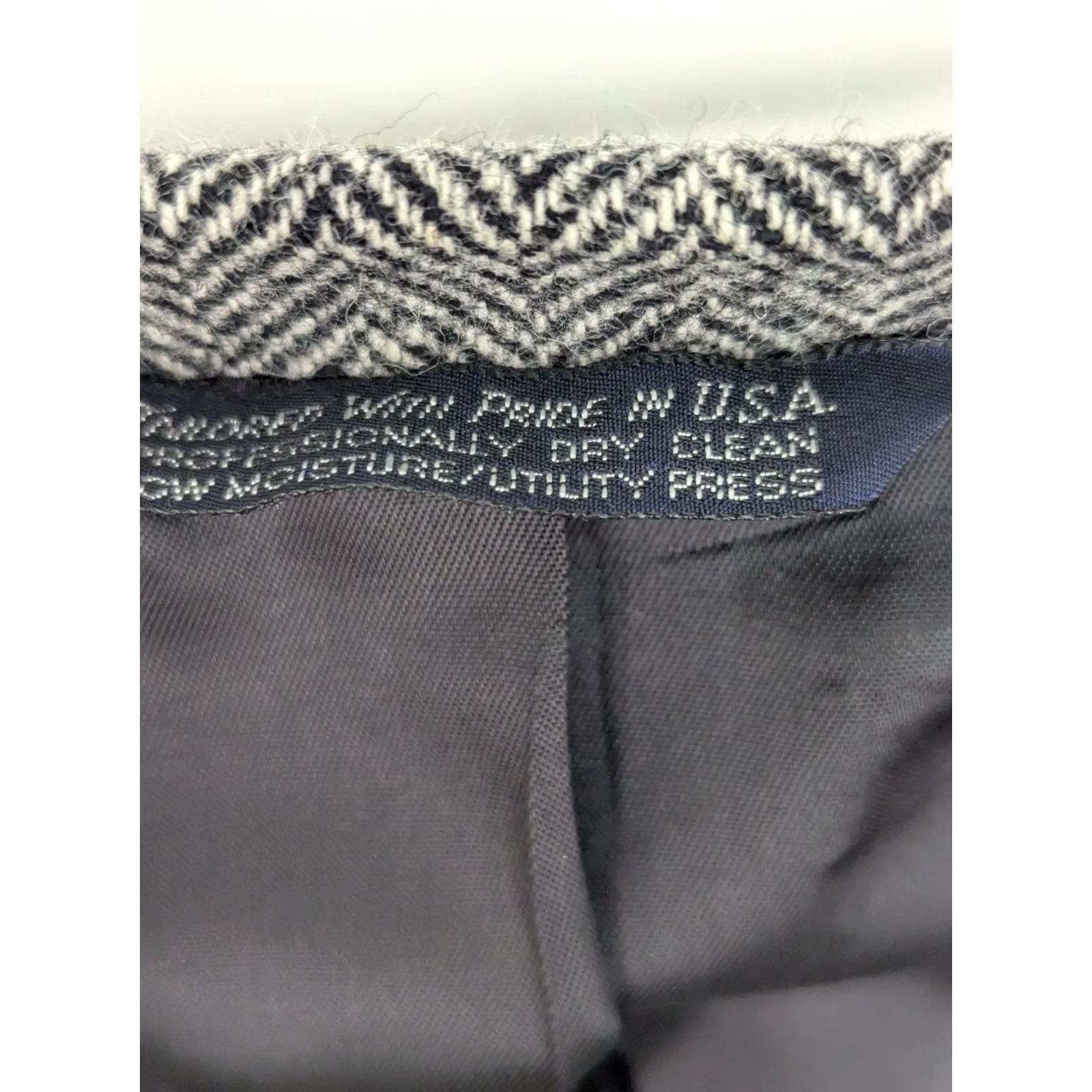 Lands' End Lands' End Wool Tweed Herringbone Sport Coat Men 43R Regular Notch 2-Button Single-Breasted Gray Wool/Lambswool Vintage Vtg Coat Size US XS / EU 42 / 0 - 5 Thumbnail