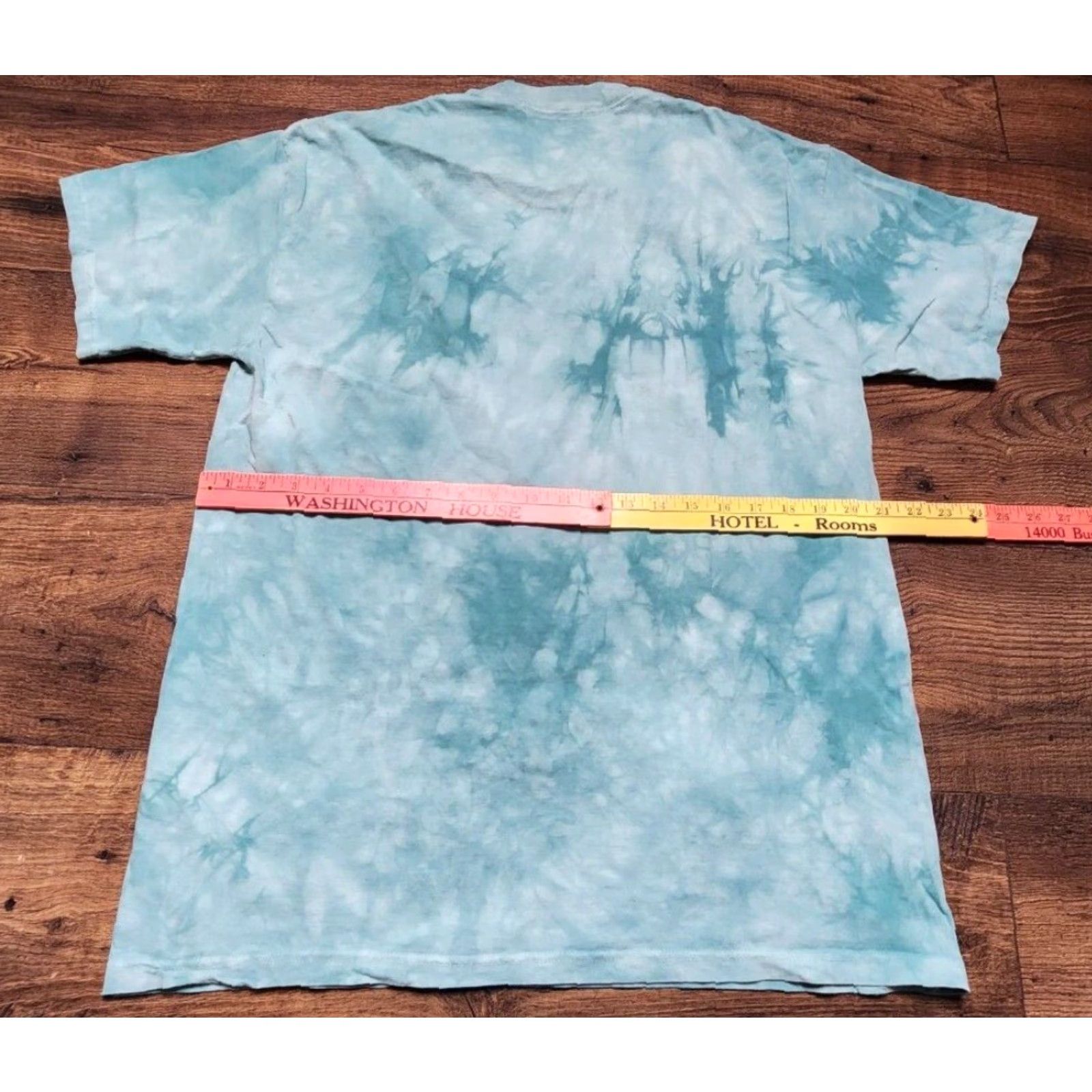 The Mountain VINTAGE The Mountain T-Shirt Adult Medium Blue Tie Dye Gecko 3D David Penfound Mens L Shirts (Graphic Print) Size US L / EU 52-54 / 3 - 2 Thumbnail