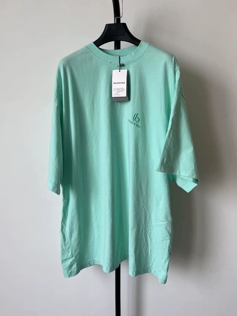 Balenciaga Balenciaga Distressed Solid Crewneck T-Shirt - dmc Size US M / EU 48-50 / 2 - 1 Thumbnail
