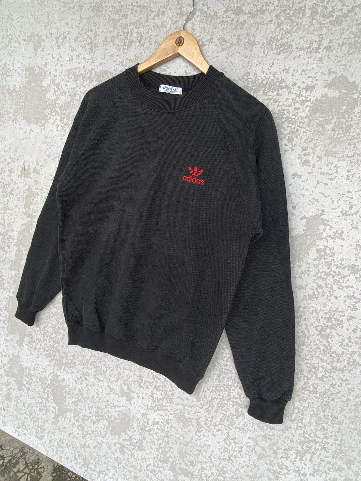 Other Vintage Adidas Small Embroidery Crewneck Sweatshirt Black Size US M / EU 48-50 / 2 - 2 Thumbnail