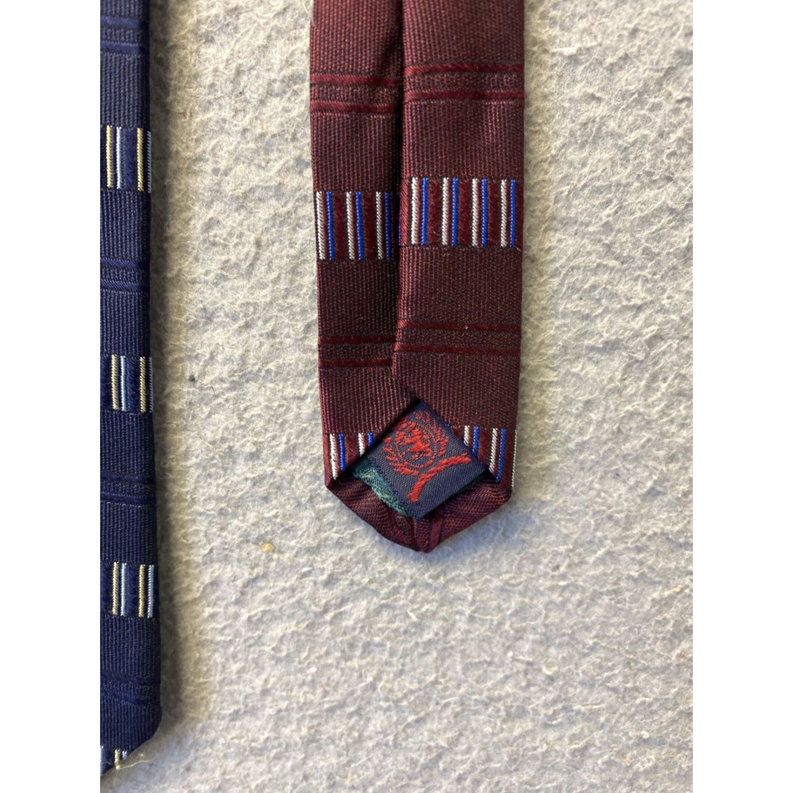 Tommy Hilfiger VINTAGE Tommy Hilfiger Men's Silk Blend Geometric Navy Tie One Size Formal Business Size ONE SIZE - 3 Thumbnail