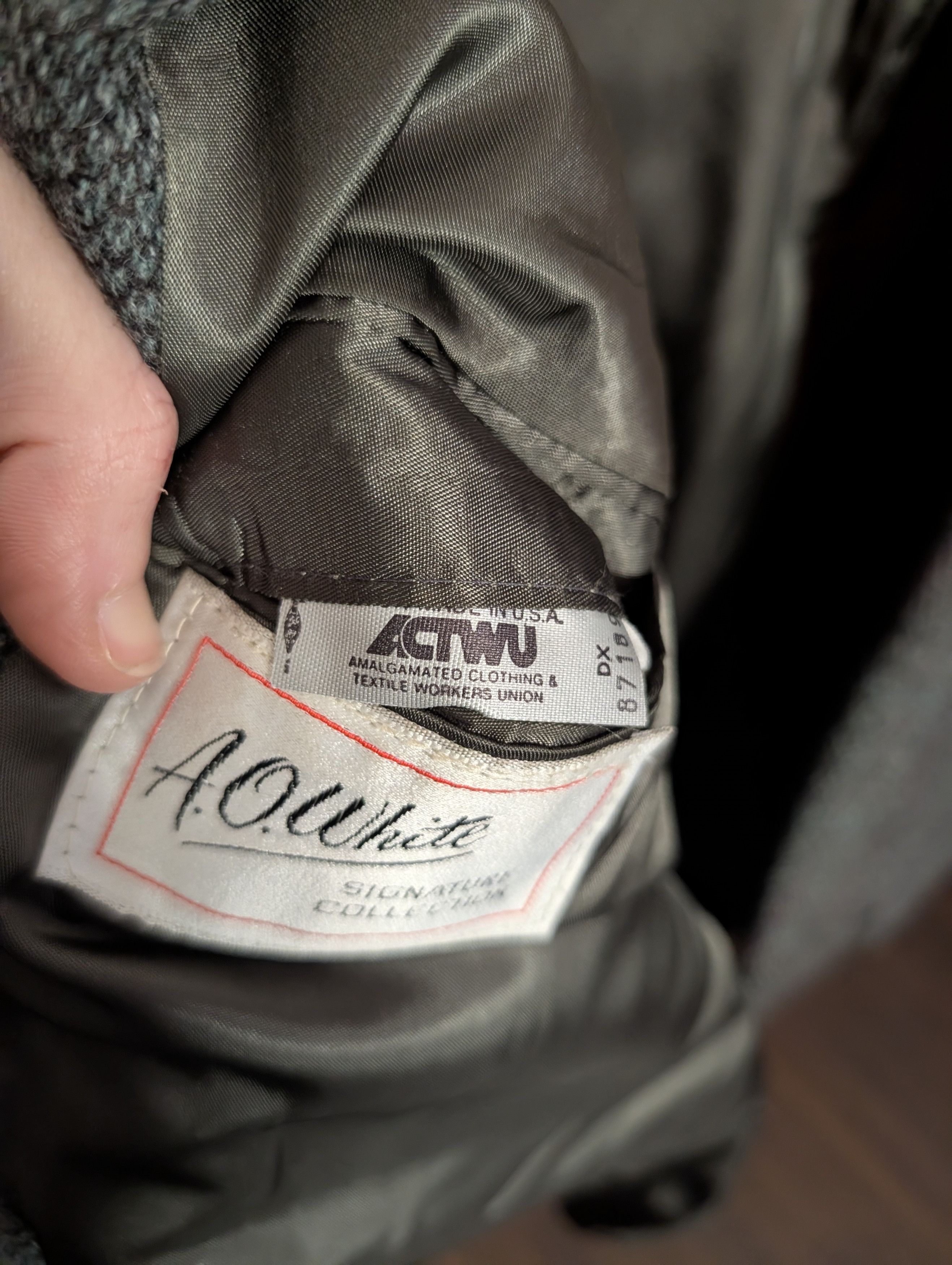 A.O. CMS A.O. White VTG soft herringbone plaid sport coat MiUSA Size 40R - 11 Thumbnail