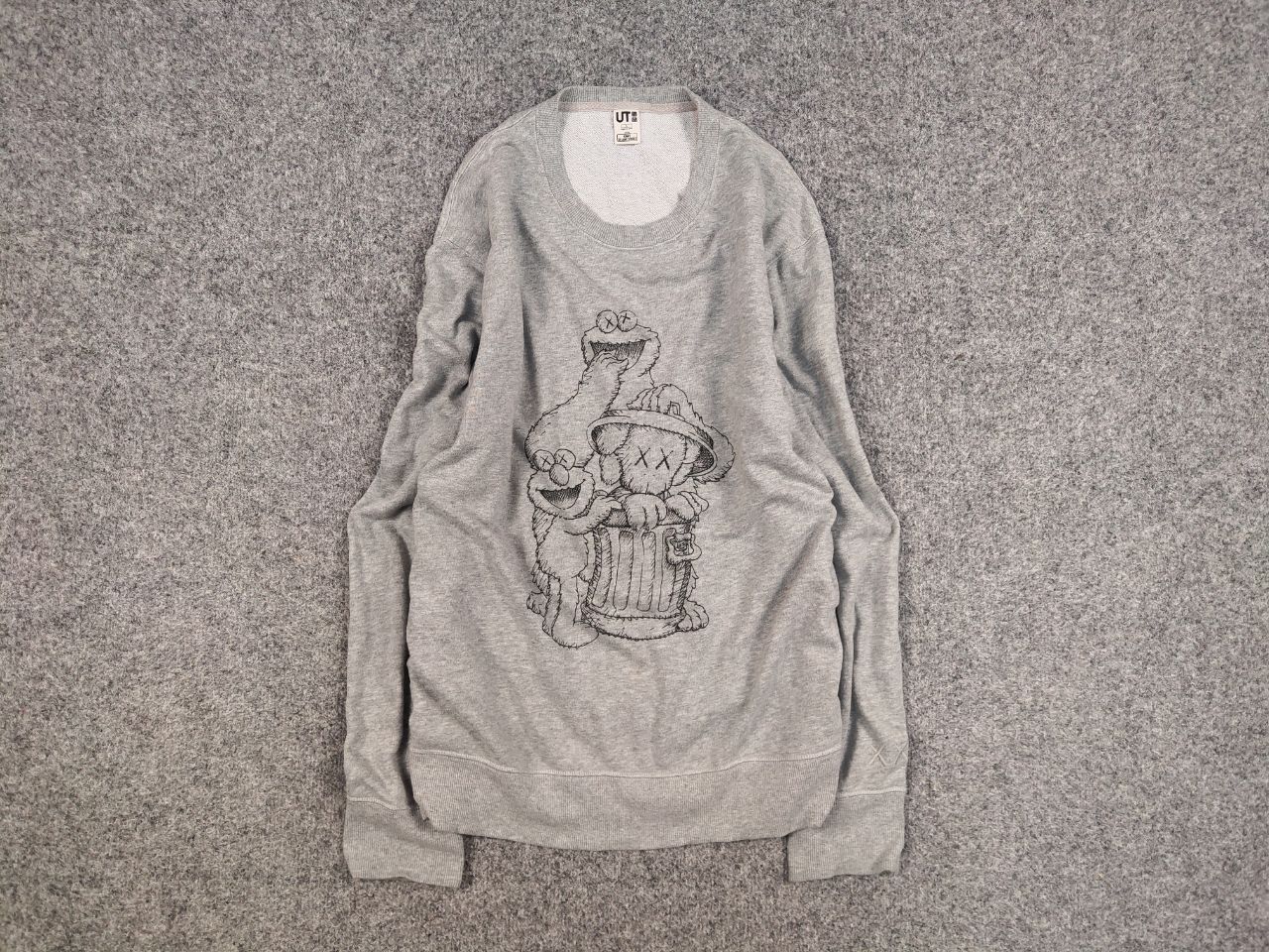 Uniqlo Uniqlo x Kaws Sesame Street Logo Gray Crew Chek Sweatshirt Size US L / EU 52-54 / 3 - 1 Thumbnail