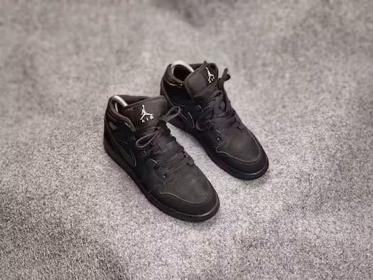 Nike 🔥 Nike Air Jordan 1 Mid GS Black Vintage Hi-Top Sneakers Size US 6.5 / EU 39-40 - 9 Thumbnail
