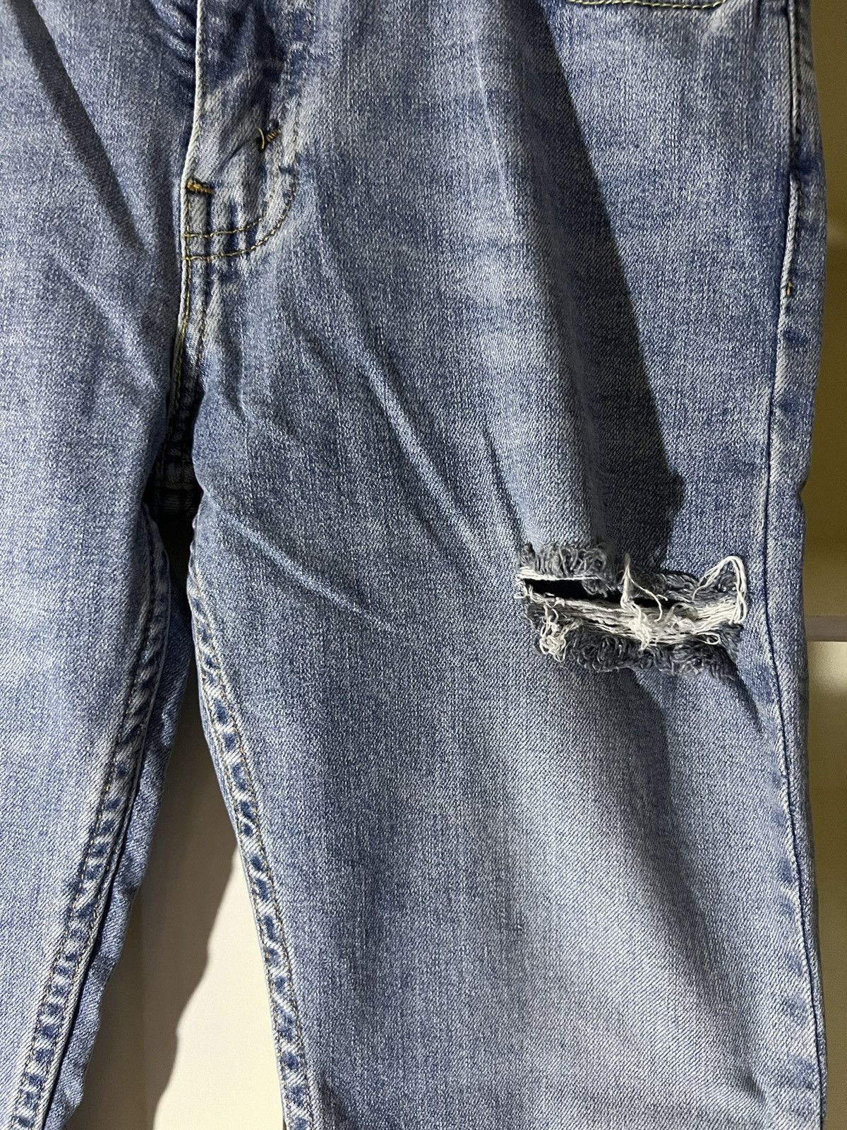 Levi's Levi's 511 Distressed Slim Fit Denim Jeans Size US 30 / EU 46 - 2 Thumbnail