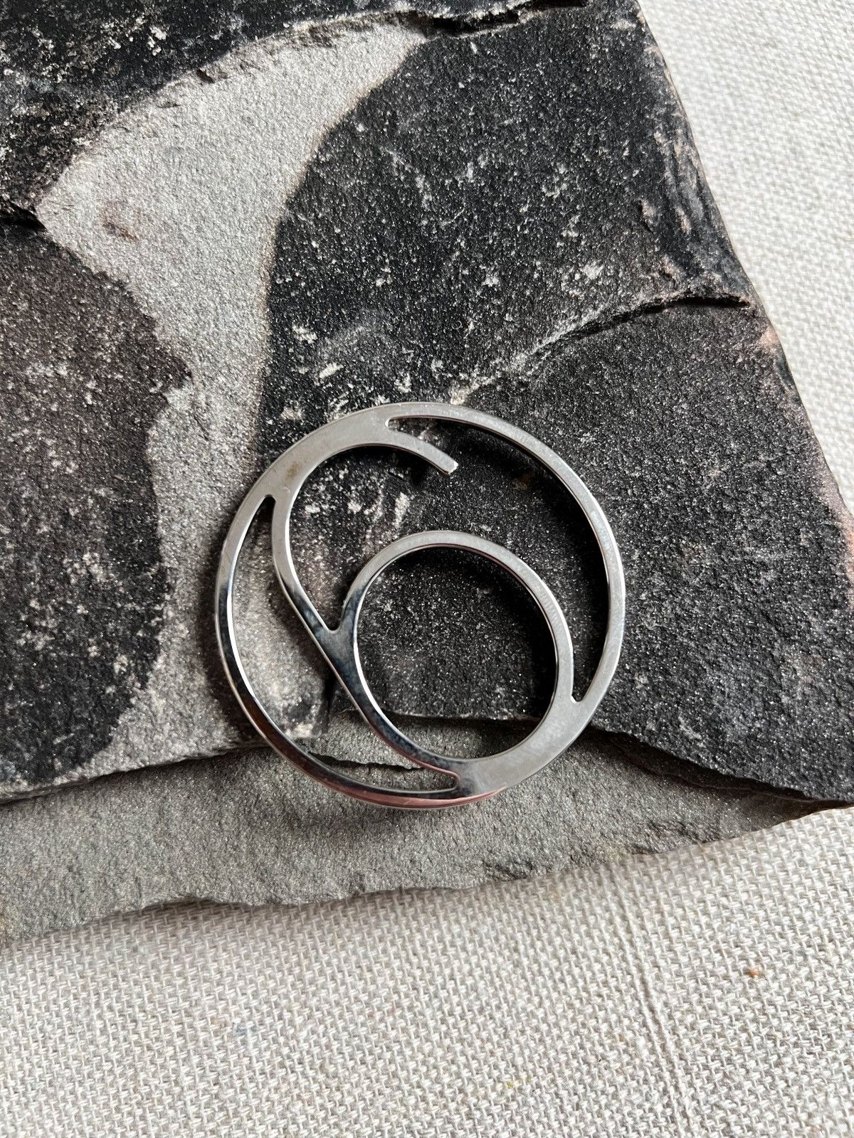MM6 Maison Margiela MM6 Large Silver ‘6’ Accent Earring *BROKEN* Size ONE SIZE - 1 Thumbnail