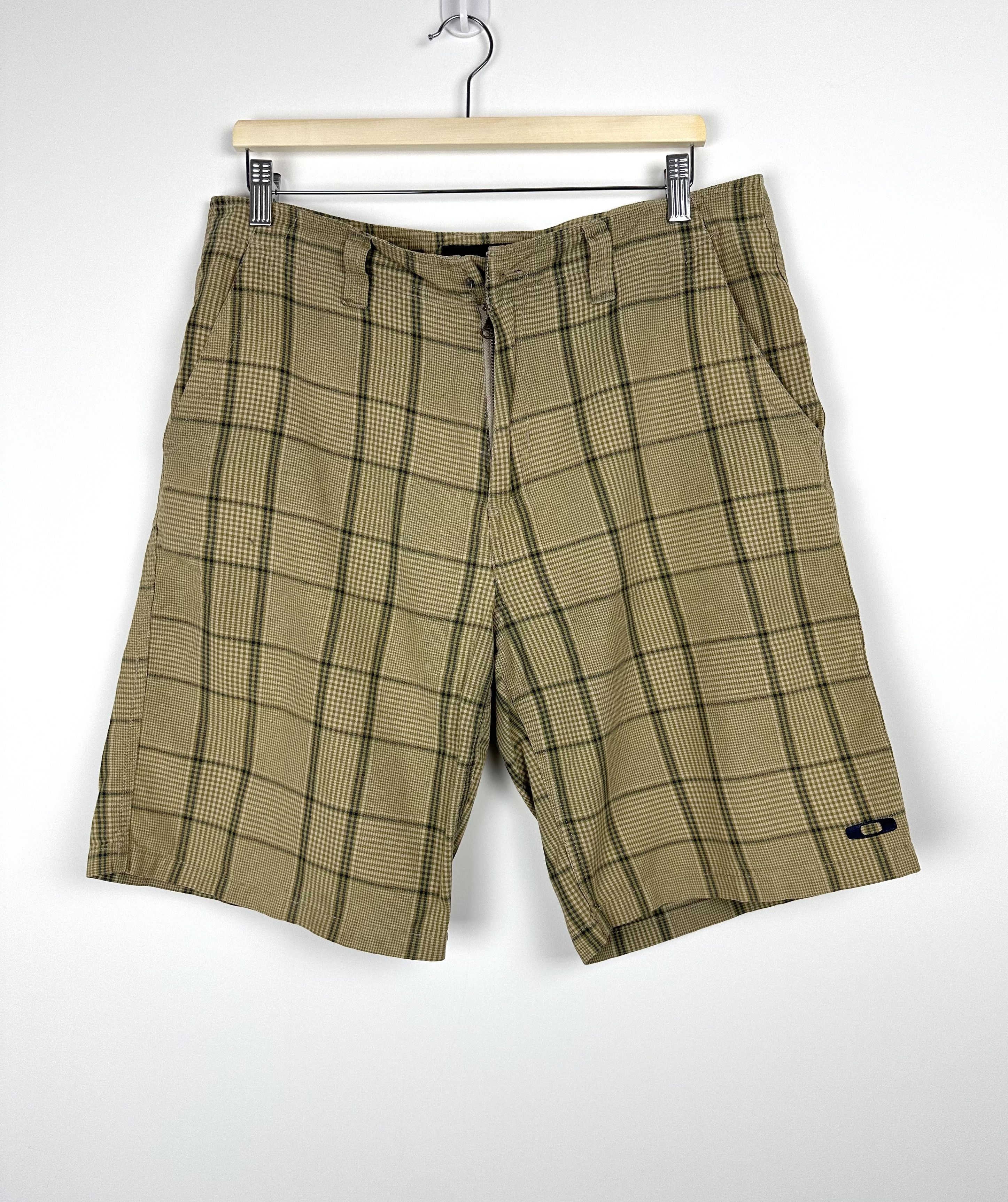 Oakley Vintage Oakley mens checked shorts Size US 34 / EU 50 - 1 Thumbnail