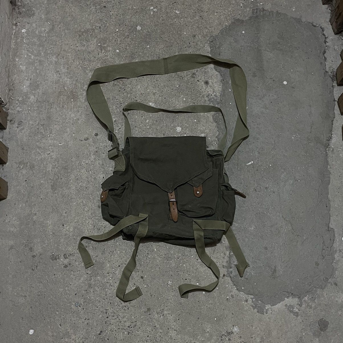 Vintage Vintage army cross body multi pocket bag Size ONE SIZE - 1 Thumbnail