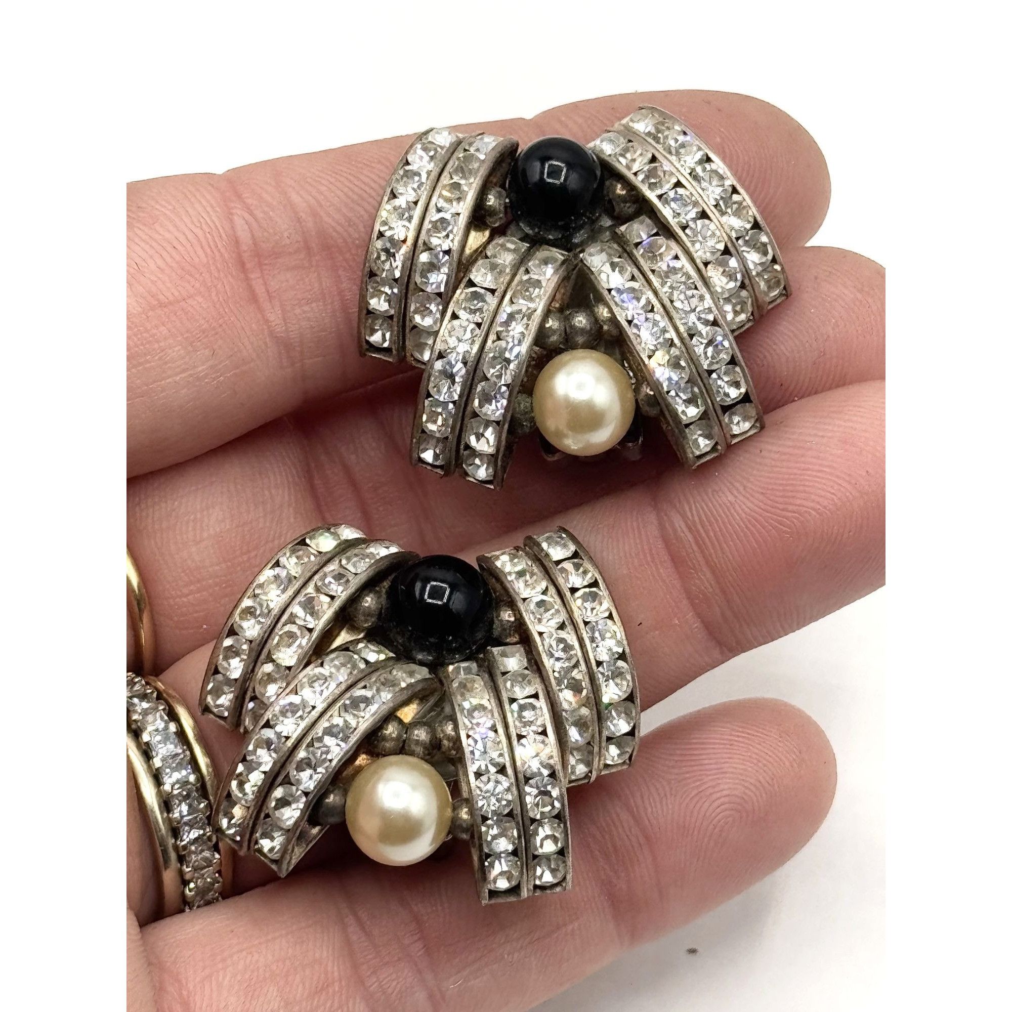 Vintage Vintage Channel Set Rhinestone Glass Pearl Clip On Estate Ea Size ONE SIZE - 8 Thumbnail