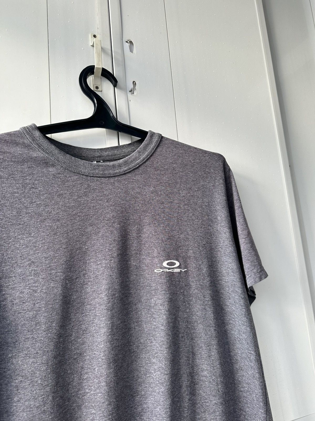 Oakley Vintage Oakley T-shirt Mens Grey Logo Size US XL / EU 56 / 4 - 9 Thumbnail