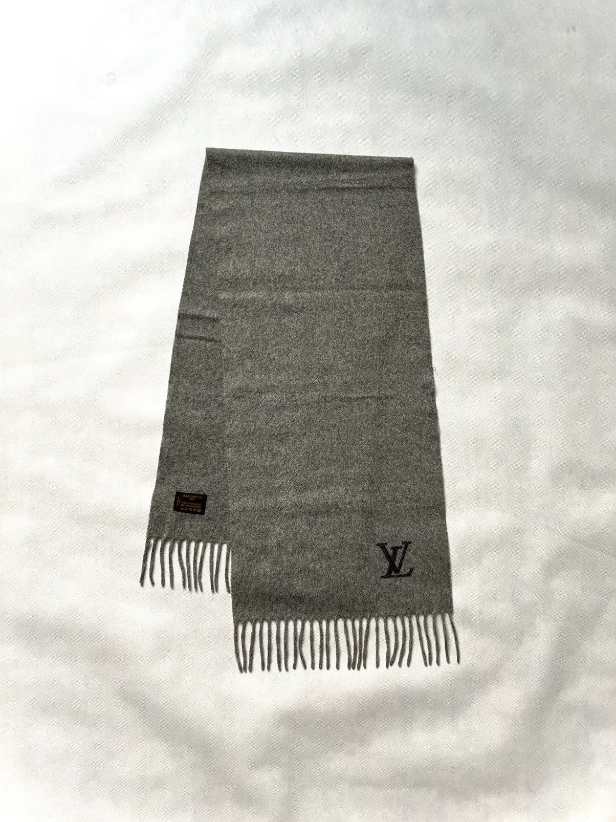Louis Vuitton Louis Vuitton Single Logo 100% Cashmere Scarf Size ONE SIZE - 3 Thumbnail