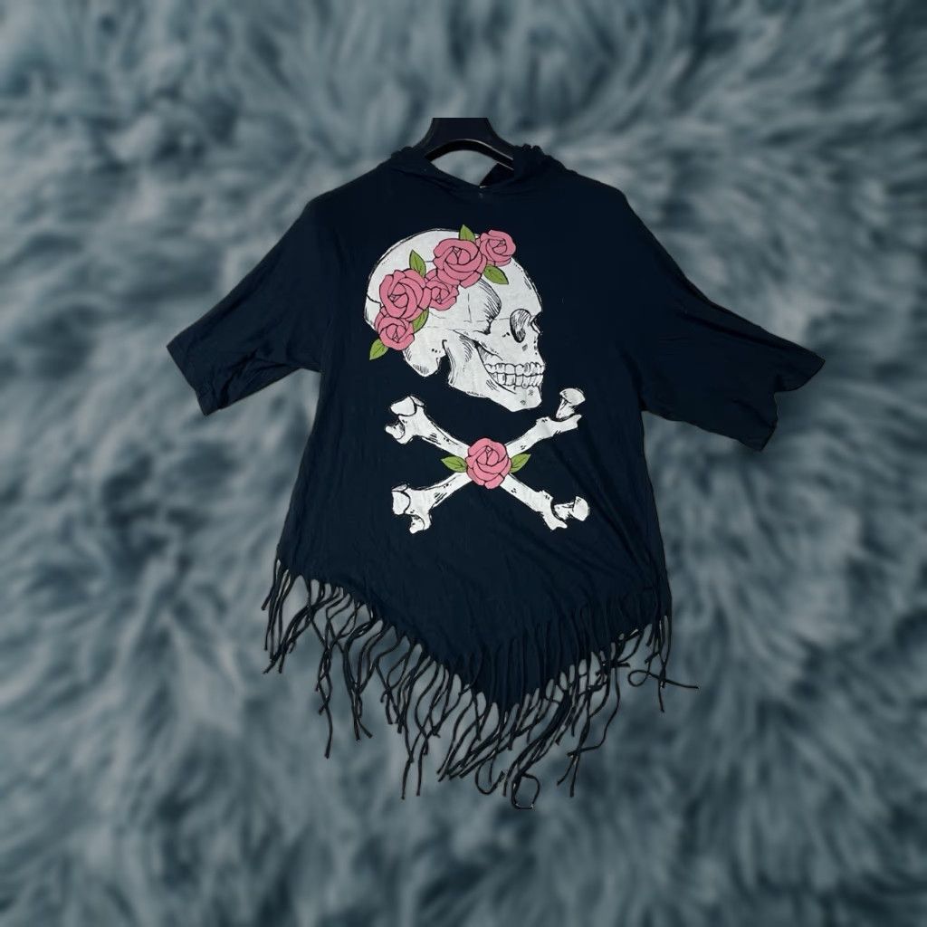 Wildfox VINTAGE Wildfox Skull Roses Graphic Tee Hoodie Black XS Women Short Sleeve 100% Cotton Made in USA XS Ladies Shirt Size XS / US 0-2 / IT 36-38 - 1 Thumbnail