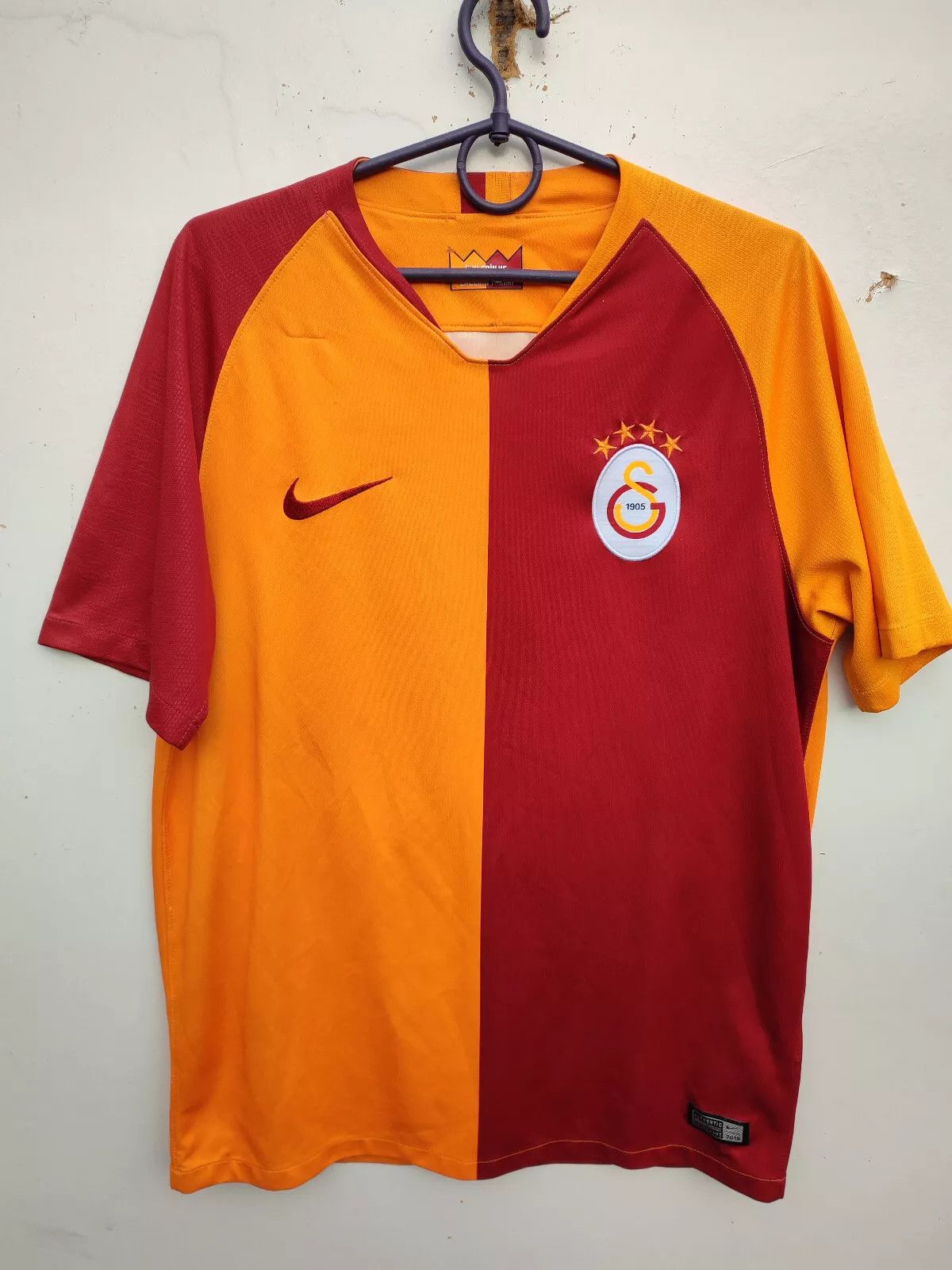 Nike FC Galatasaray 2018-19 HOME Home FOOTBALL Kit SHIRT SOCCER Size US M / EU 48-50 / 2 - 1 Thumbnail