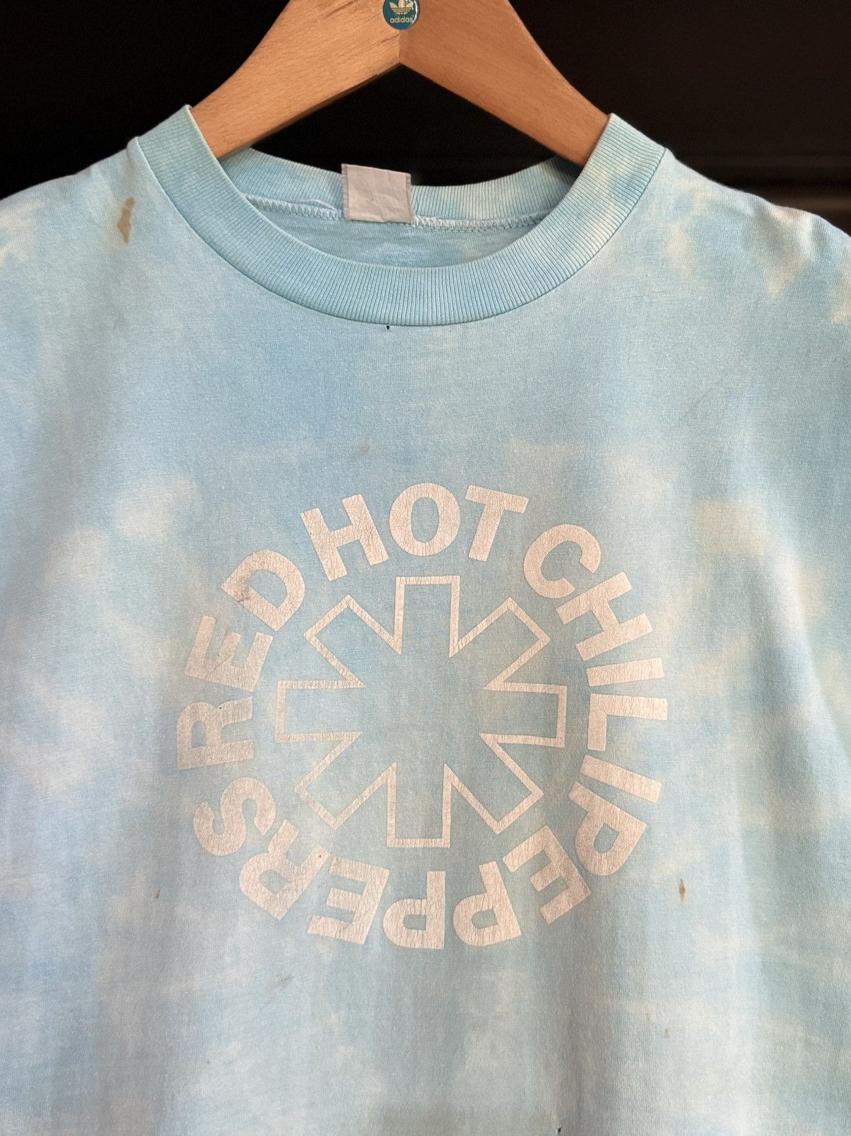 Band Tees Thrashed Vintage 90s Red Hot Chili Pappers Promo Europe Tee Size US L / EU 52-54 / 3 - 2 Thumbnail