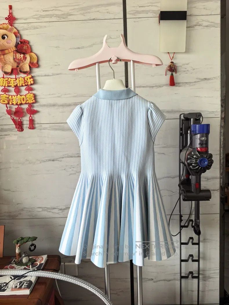 Loewe Loewe Collar short sleeve pleated dress Size M / US 6-8 / IT 42-44 - 2 Thumbnail