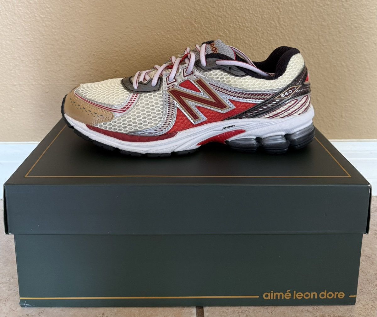 Aime Leon Dore × New Balance New Balance 860v2 Aime Leon Dore Red ALD 8.5 Box and Laces Size US 8.5 / EU 41-42 - 2 Thumbnail