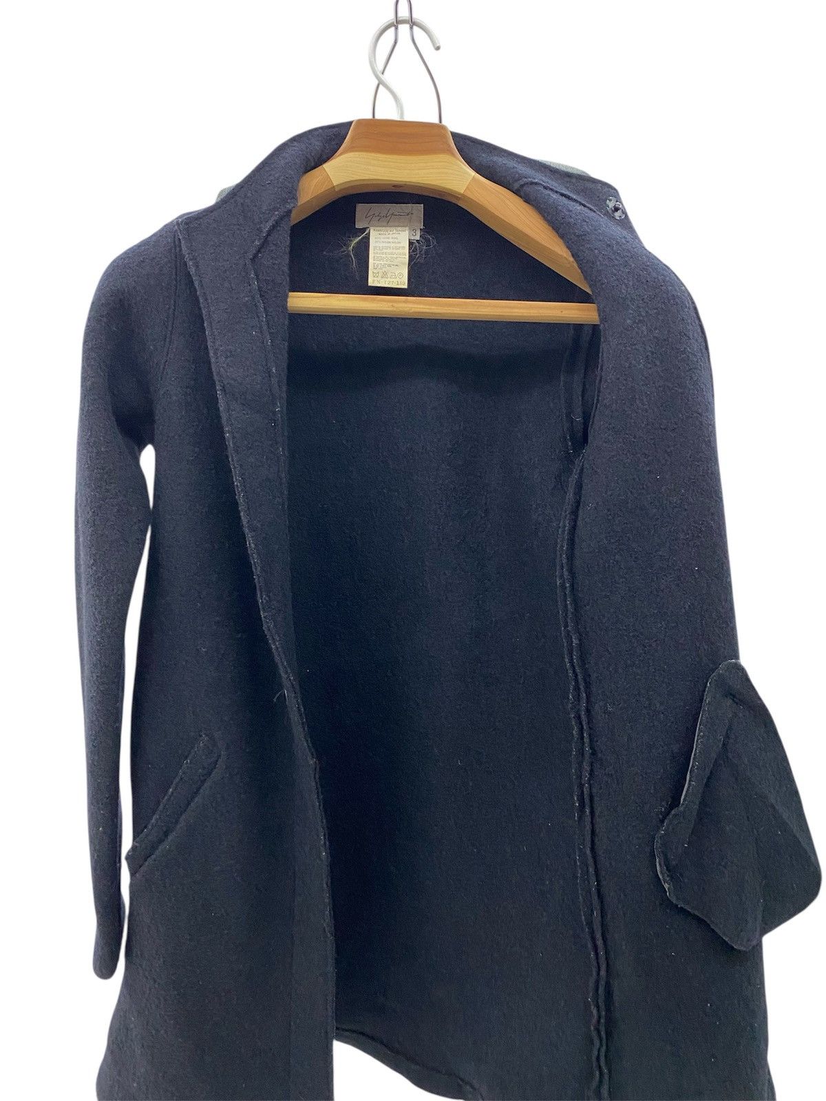 Yohji Yamamoto Vtg Yohji Yamamoto signature AW05 black felted wool coat Size S / US 4 / IT 40 - 4 Thumbnail