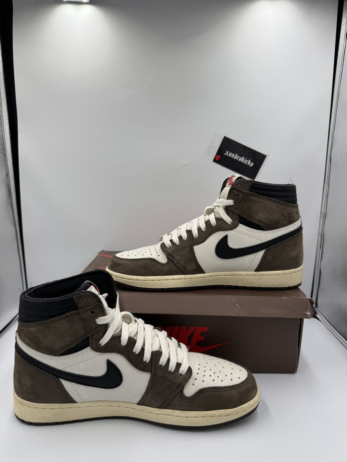 Travis Scott Size 9.5 Jordan 1 High OG Mocha Size US 9.5 / EU 42-43 - 2 Thumbnail