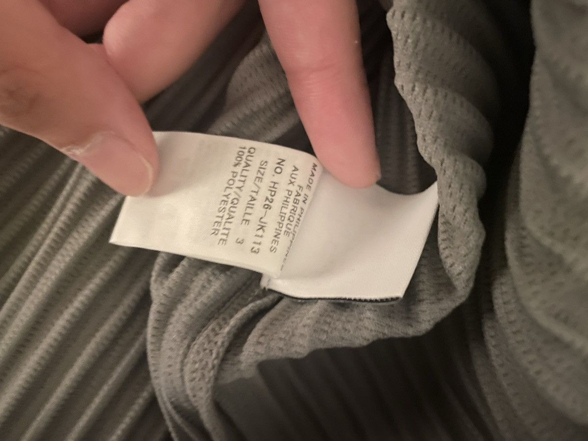 Homme Plisse Issey Miyake Homme Plisse - long sleeve in ash grey Size US L / EU 52-54 / 3 - 5 Thumbnail