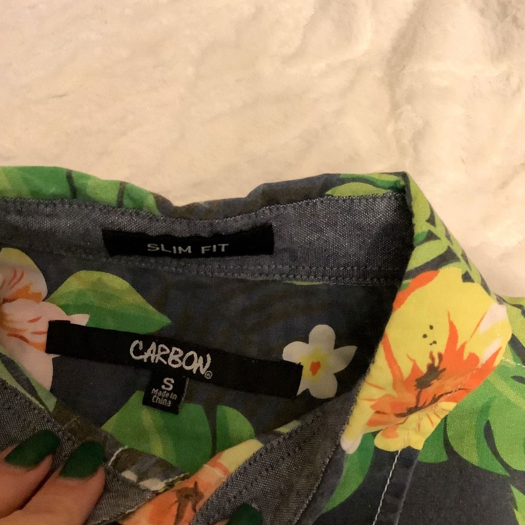 Carbon Carbon Hawaiian Shirt Slim Fit Mens Short Sleeve Button-Up Cotton/Polyester Multicolor Floral Button-Down SM Size US S / EU 44-46 / 1 - 2 Thumbnail