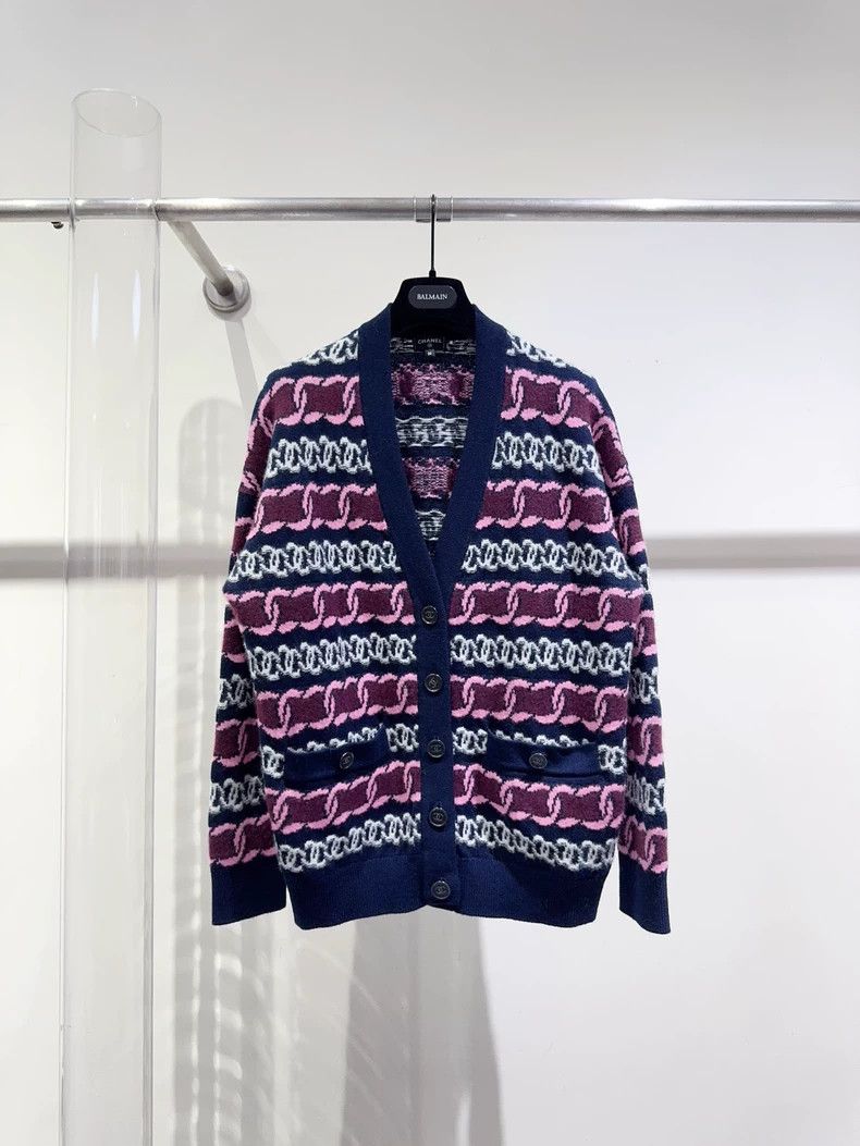 Chanel Chanel 23B autumn and winter full logo cardigan jacket 2503 Size XS / US 0-2 / IT 36-38 - 1 Thumbnail