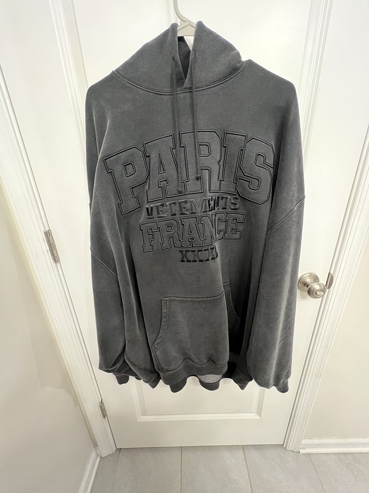 Vetements Vetements Paris XXXL Hoodie Size US M / EU 48-50 / 2 - 1 Thumbnail