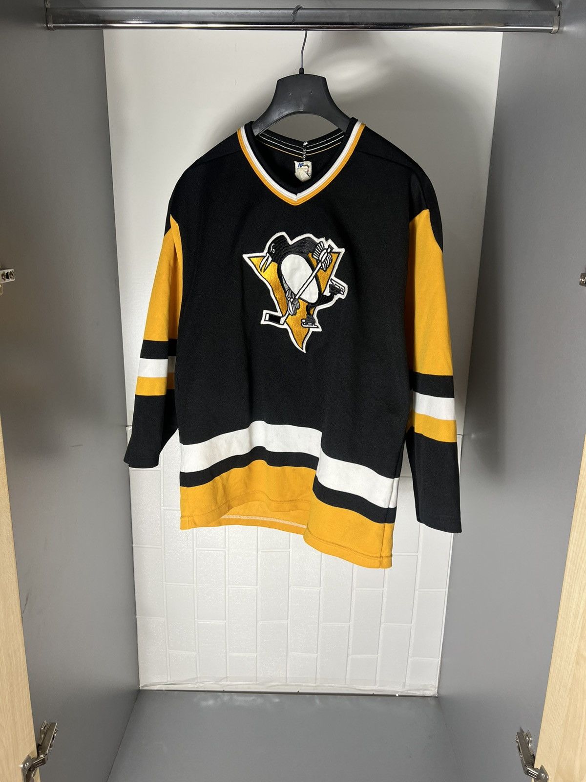 Vintage VERY RARE PITTSBURGH PENGUIN CCM NHL HOCKEY JERSEY RETRO 90s Size US M / EU 48-50 / 2 - 2 Thumbnail