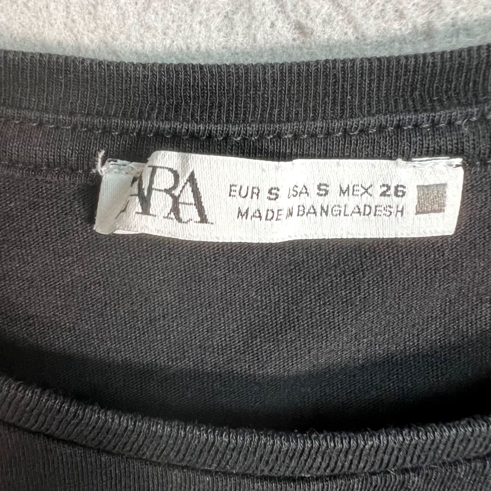 Zara VINTAGE Zara Womens Size Small Black Short-Sleeve T-Shirt Cotton Casual Off Center Hem Shirt Womens S Black Cotton 90s? Size S / US 4 / IT 40 - 3 Thumbnail