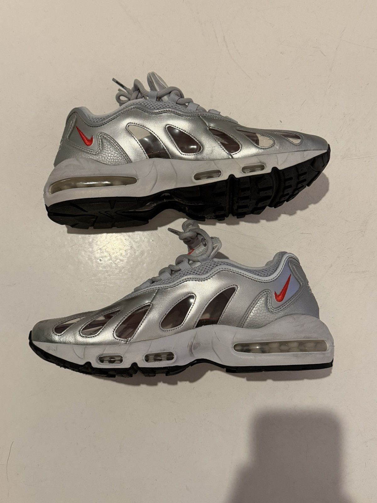 Nike × Supreme Supreme Nike Air Max 96 Size US 11.5 / EU 44-45 - 2 Thumbnail