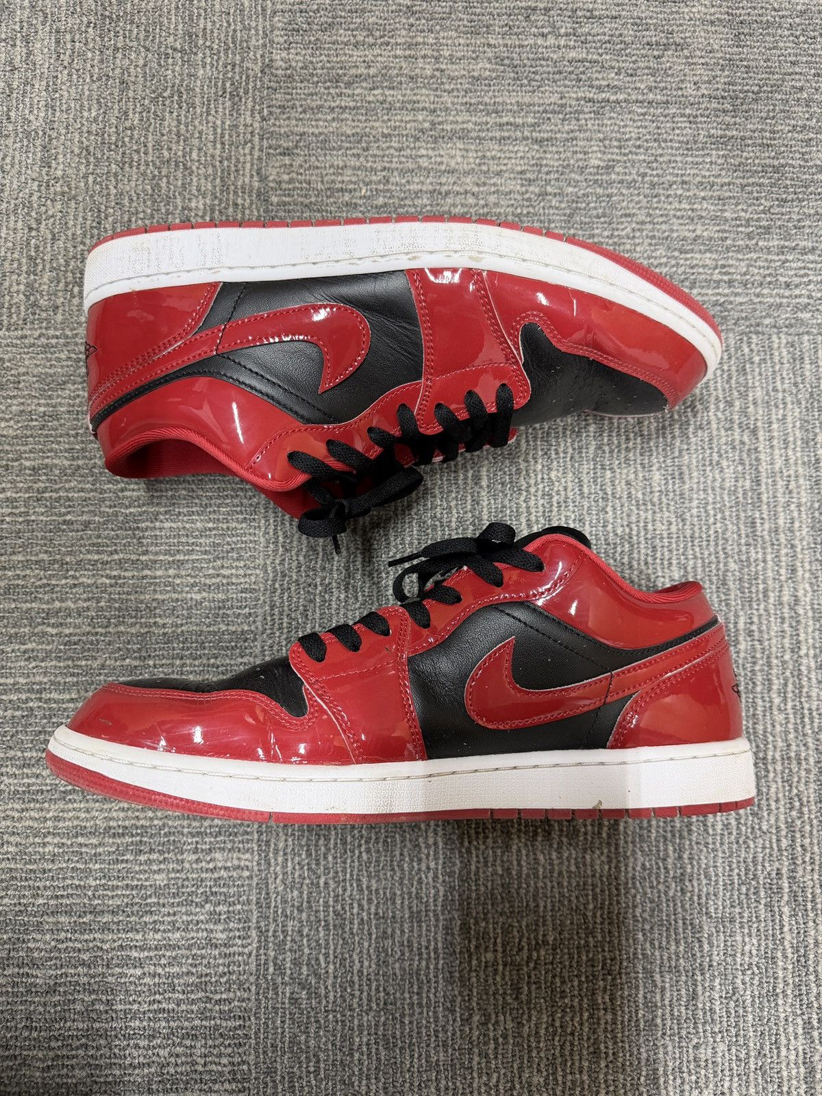 Jordan Brand Jordan 1 Low SE Patent Varsity Red Size US 12 / EU 45 - 1 Thumbnail