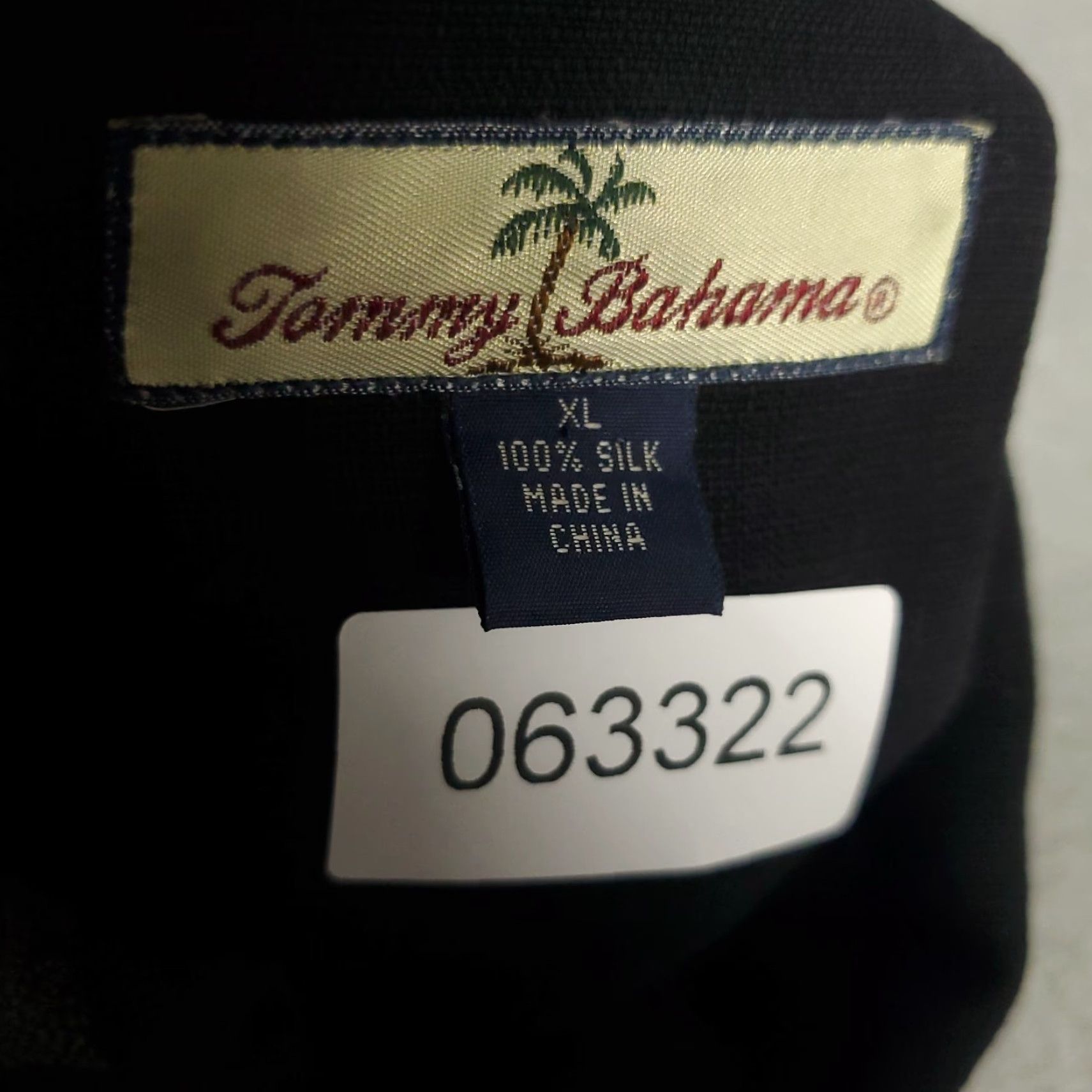 Tommy Bahama VINTAGE Tommy Bahama Shirt Mens XL Black Silk Camp Collar Hawaiian Button Up Size US XL / EU 56 / 4 - 7 Thumbnail