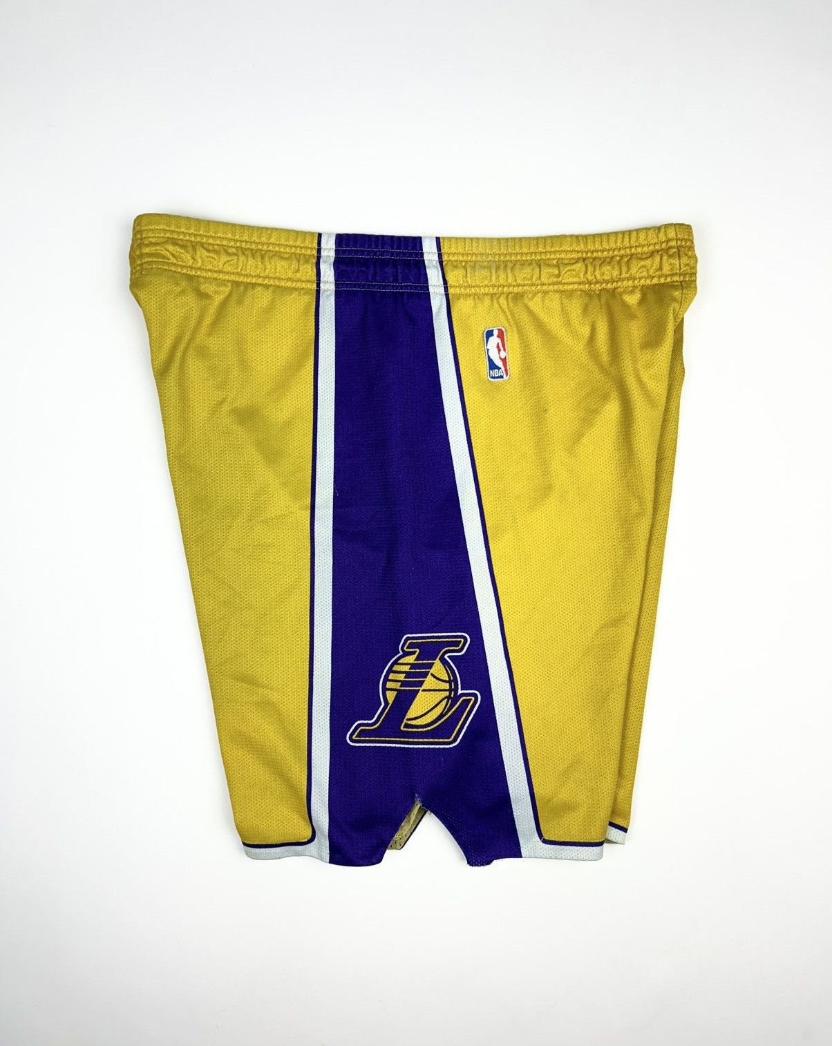 Champion × NBA Lakers vintage yellow Champion NBA basketball shorts Size US 32 / EU 48 - 4 Thumbnail