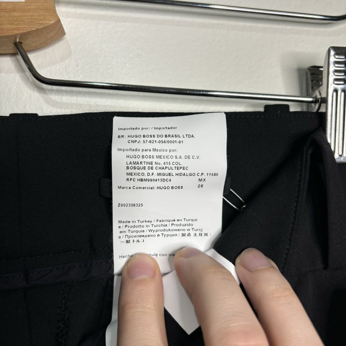 Hugo Boss × Vintage Vintage Y2K Hugo Boss Black Wool Slim Fit Dress Pants Size 27" / US 4 / IT 40 - 7 Thumbnail
