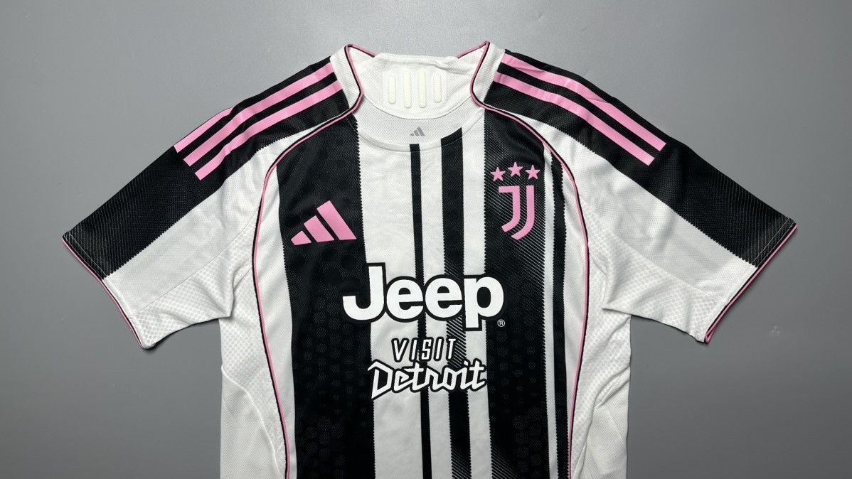 Adidas JUVENTUS ADIDAS 2025/2026 FOOTBALL HOME JERSEY #10 YILDIZ Size US S / EU 44-46 / 1 - 3 Thumbnail