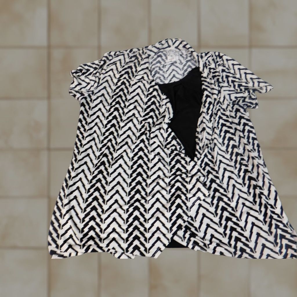 Vintage Naif Blouse Women M Beige Striped Sleeveless Crew Neck Pullover Bell Sleeve Polyester Casual Regular Button Short Down Fabric Basic Style Size M / US 6-8 / IT 42-44 - 1 Thumbnail