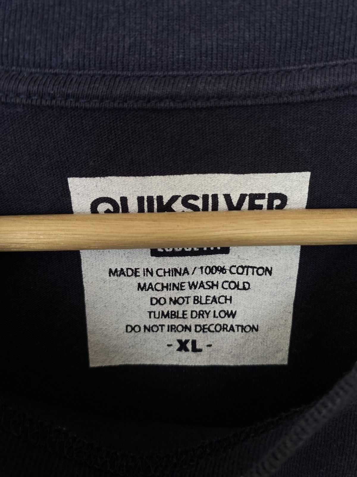 Quiksilver Quiksilver Center Embroidered Logo Backhit Print Surfing Tees Size US XL / EU 56 / 4 - 5 Thumbnail