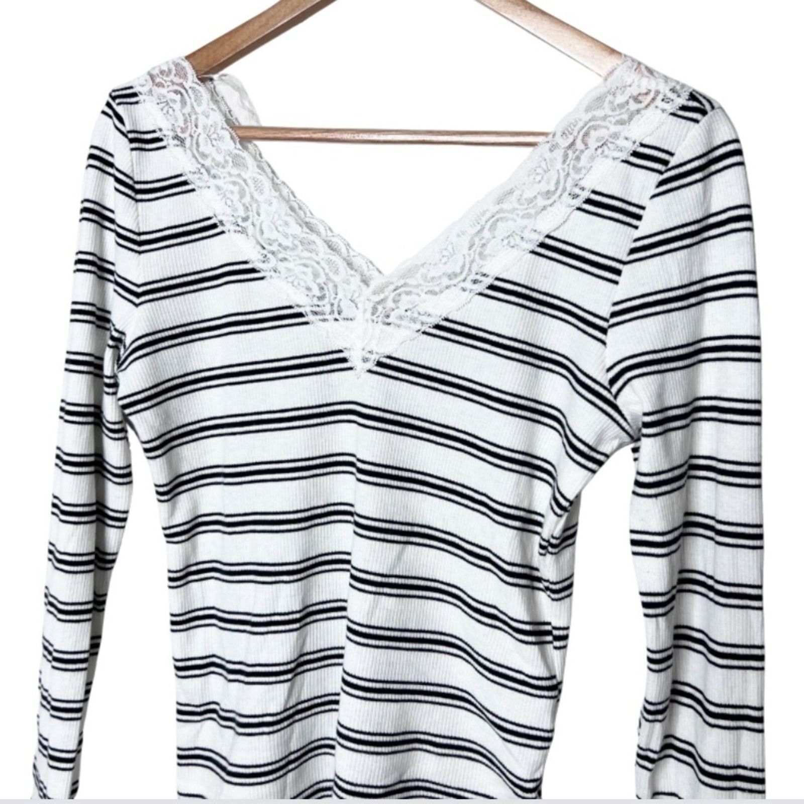 Other Heart & Hips Black & White Striped Lace Ribbed Crop Blouse Size L / US 10 / IT 46 - 8 Thumbnail