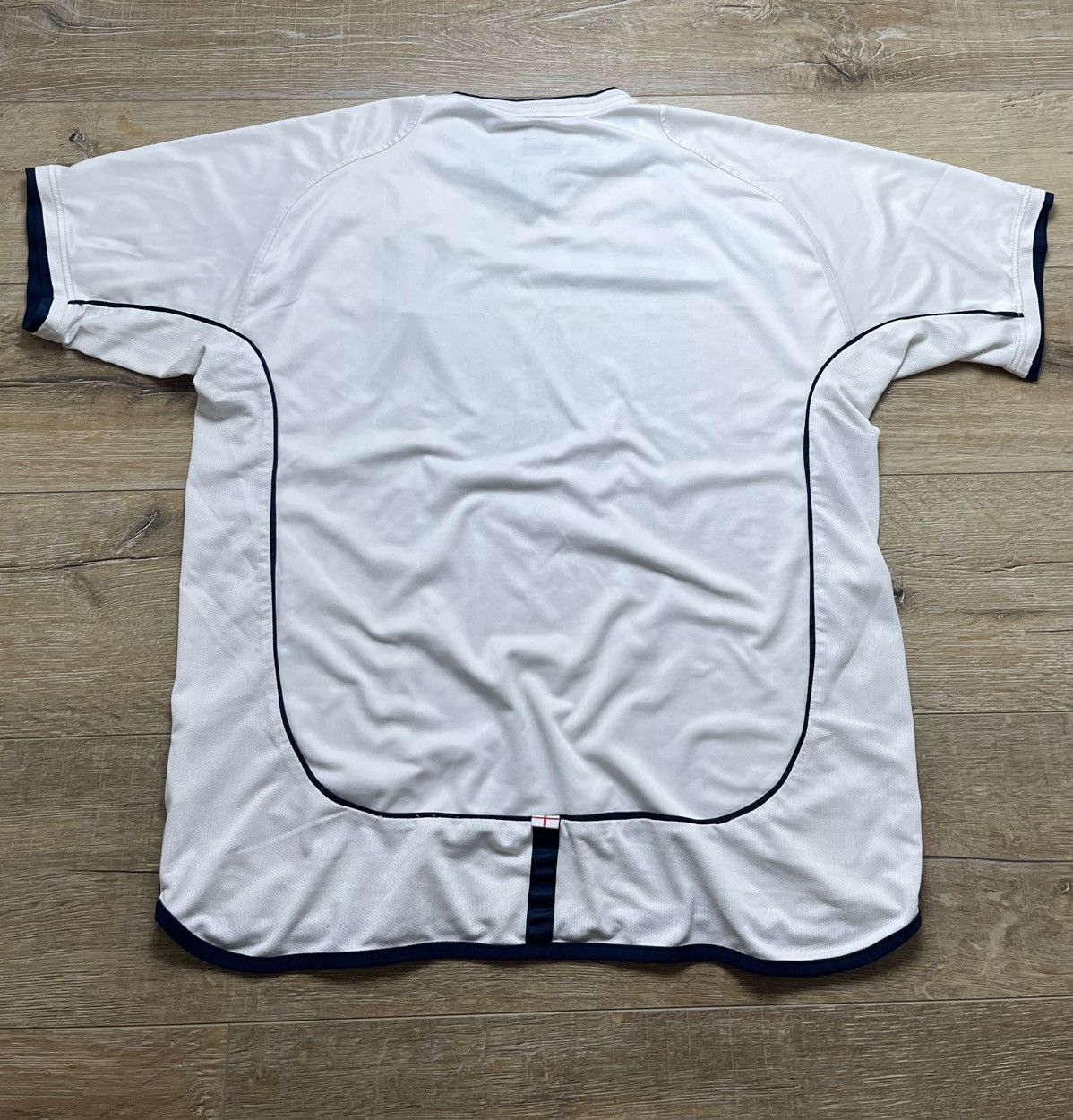 Umbro VINTAGE ENGLAND 2002 JERSEY Size US XL / EU 56 / 4 - 9 Thumbnail