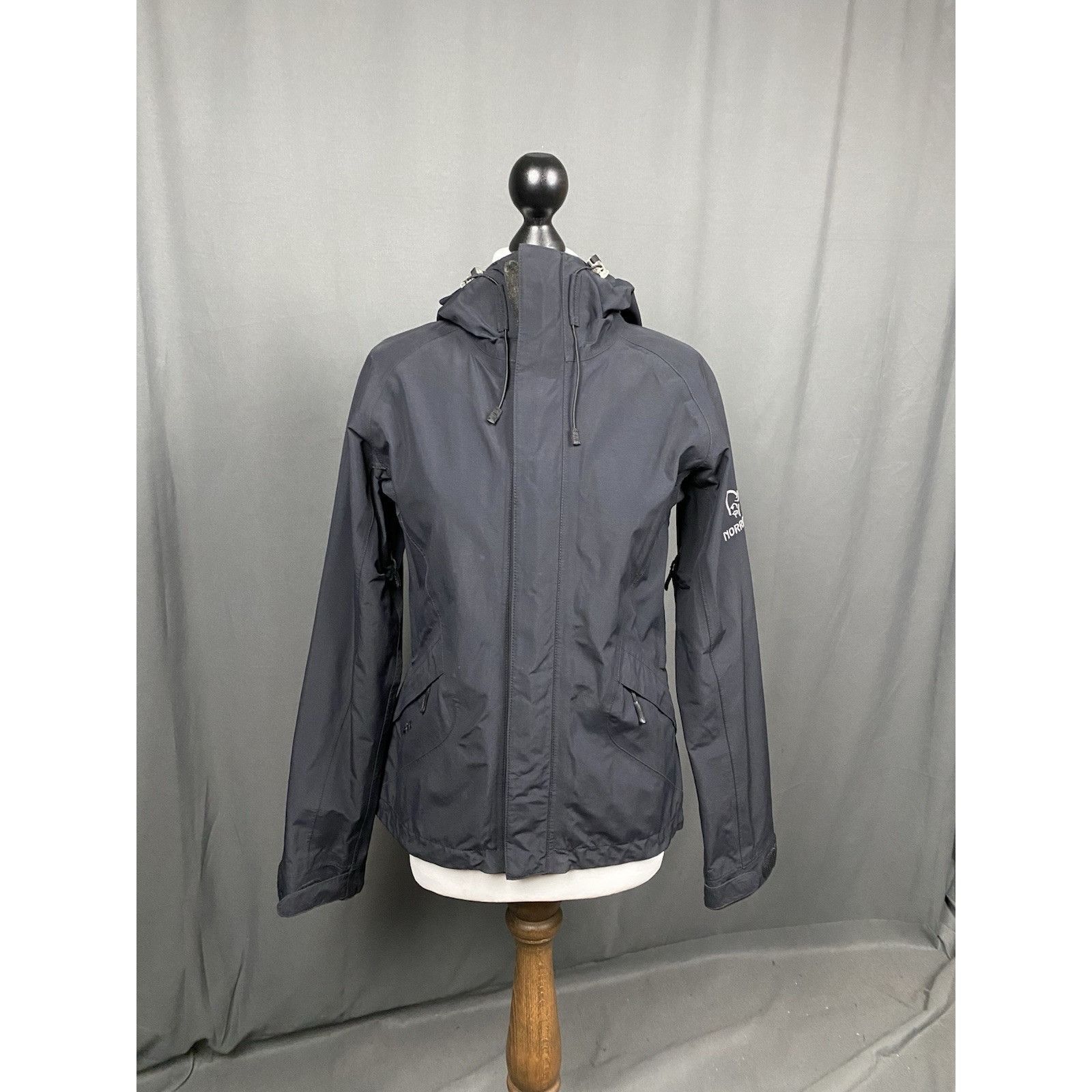 Norrona Vidda GTX Women's Black Gore-Tex Windbreaker Jacket