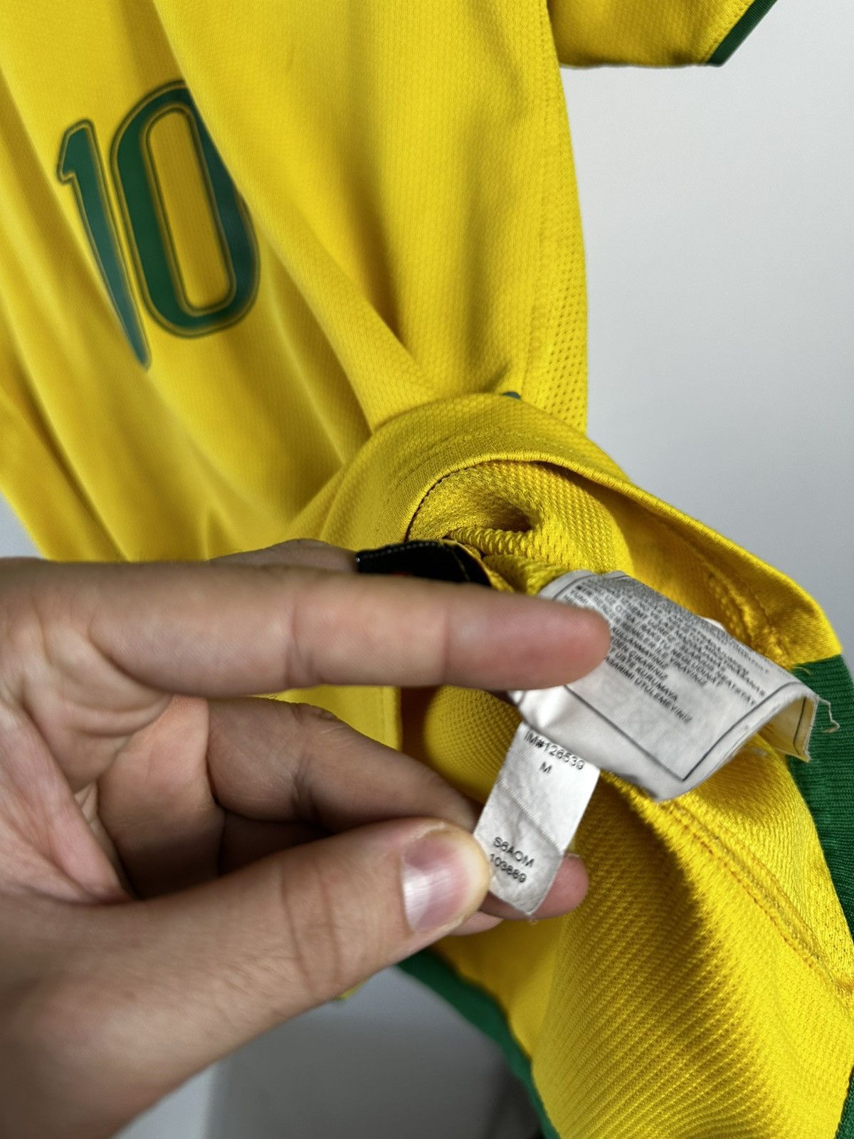 Nike Vintage Nike Brazil 2004/06 Home Jersey Ronaldinho #10 Size US M / EU 48-50 / 2 - 7 Thumbnail