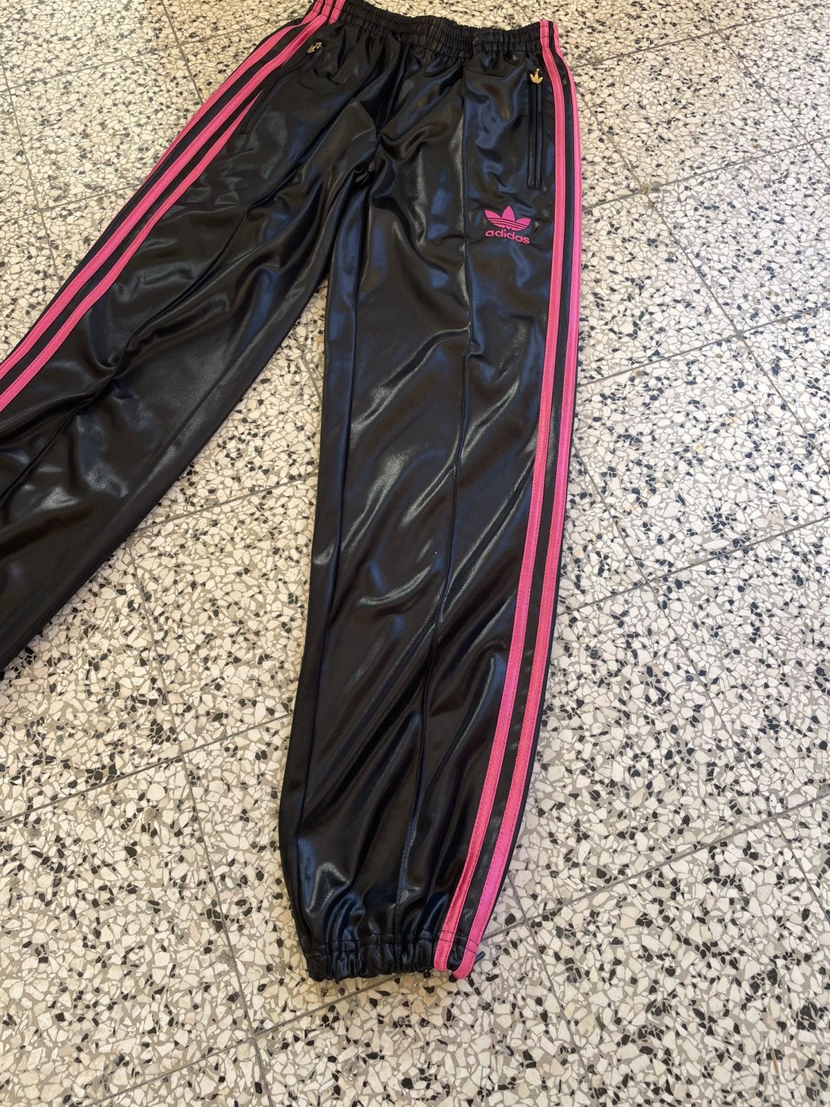 Adidas Rare Adidas CHILE62 S black and pink coated sweatpants Size 26" / US 2 / IT 38 - 1 Thumbnail