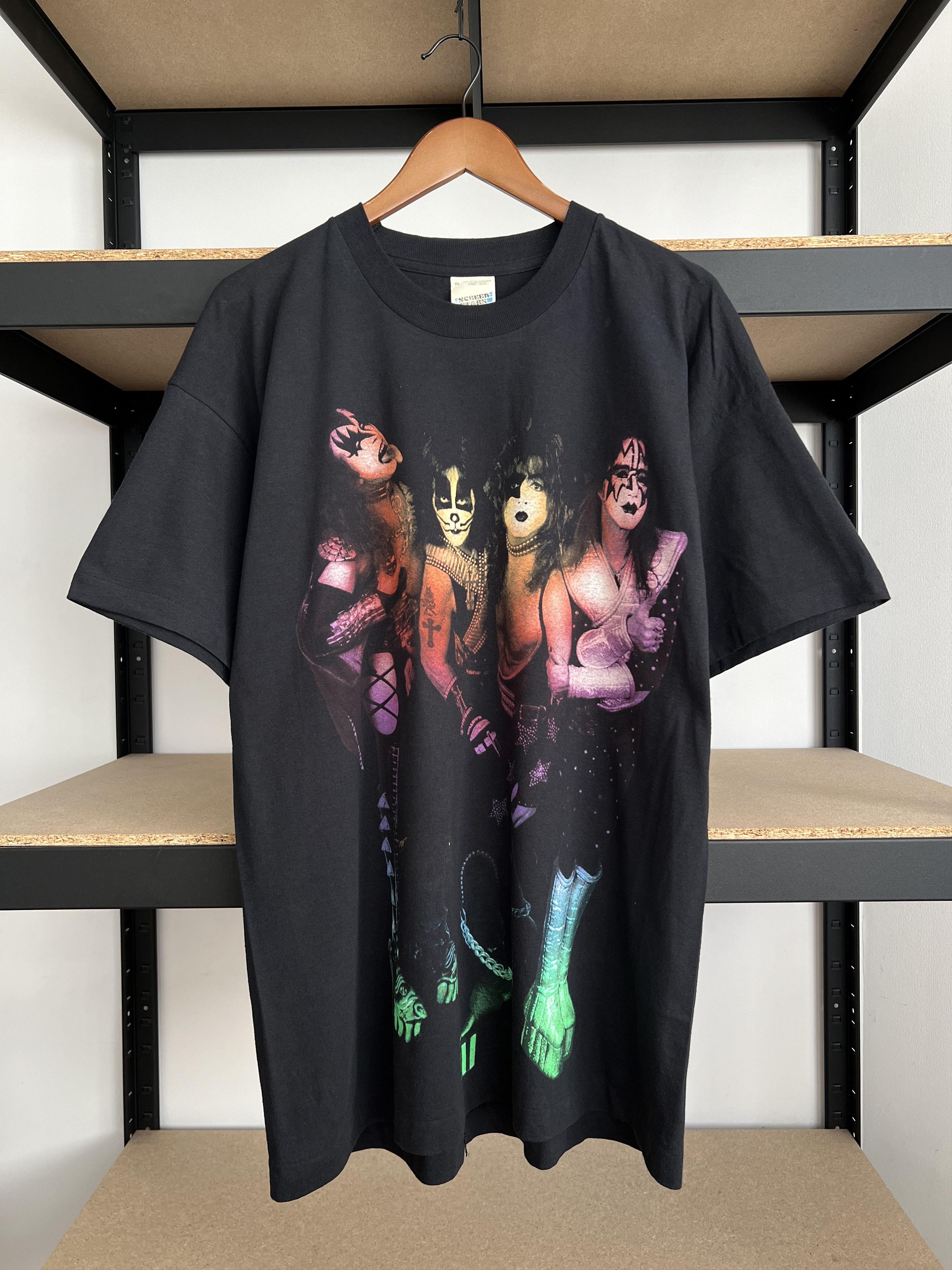 Band Tees Vintage 1996 Kiss They're Back Alive Worldwide 96 97 T-shirt Size US XL / EU 56 / 4 - 1 Thumbnail