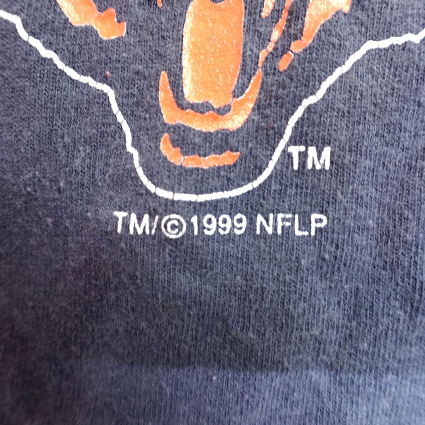 Vintage VINTAGE Chicago Bears Shirt XL Blue 1999 Logo Men XL Blue Graphic Print T-Shirt Football 90s Mens Size US XL / EU 56 / 4 - 3 Thumbnail