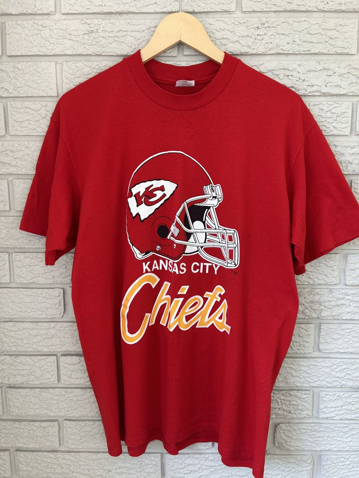 NFL × Vintage Vintage 90s Kansas City Chiefs Helmet Logo T Shirt Size US XL / EU 56 / 4 - 1 Thumbnail