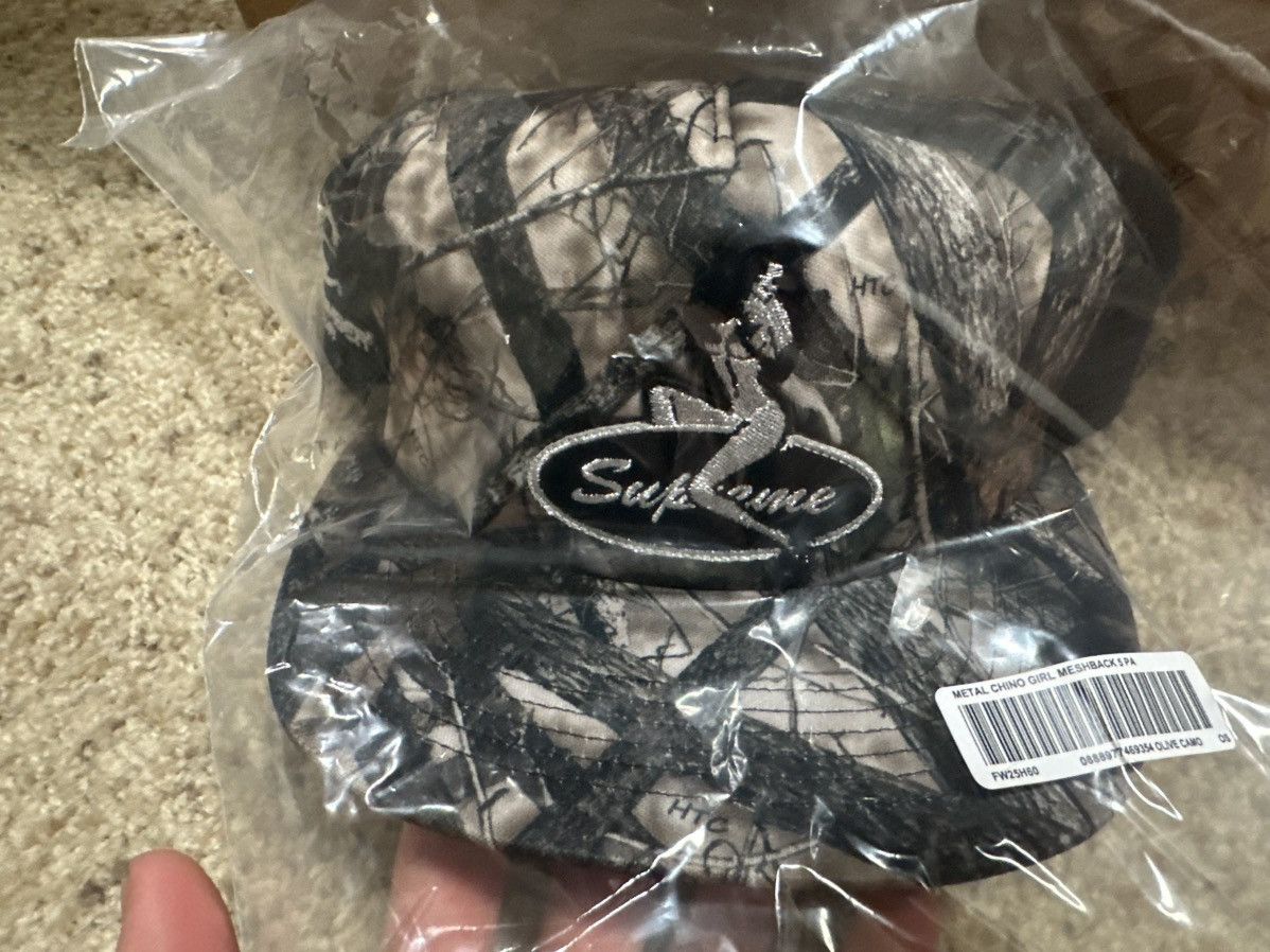 Supreme SUPREME METAL CHINO GIRL MESHBACK 5 PANEL HTC OLIVE CAMO DS Size ONE SIZE - 4 Thumbnail
