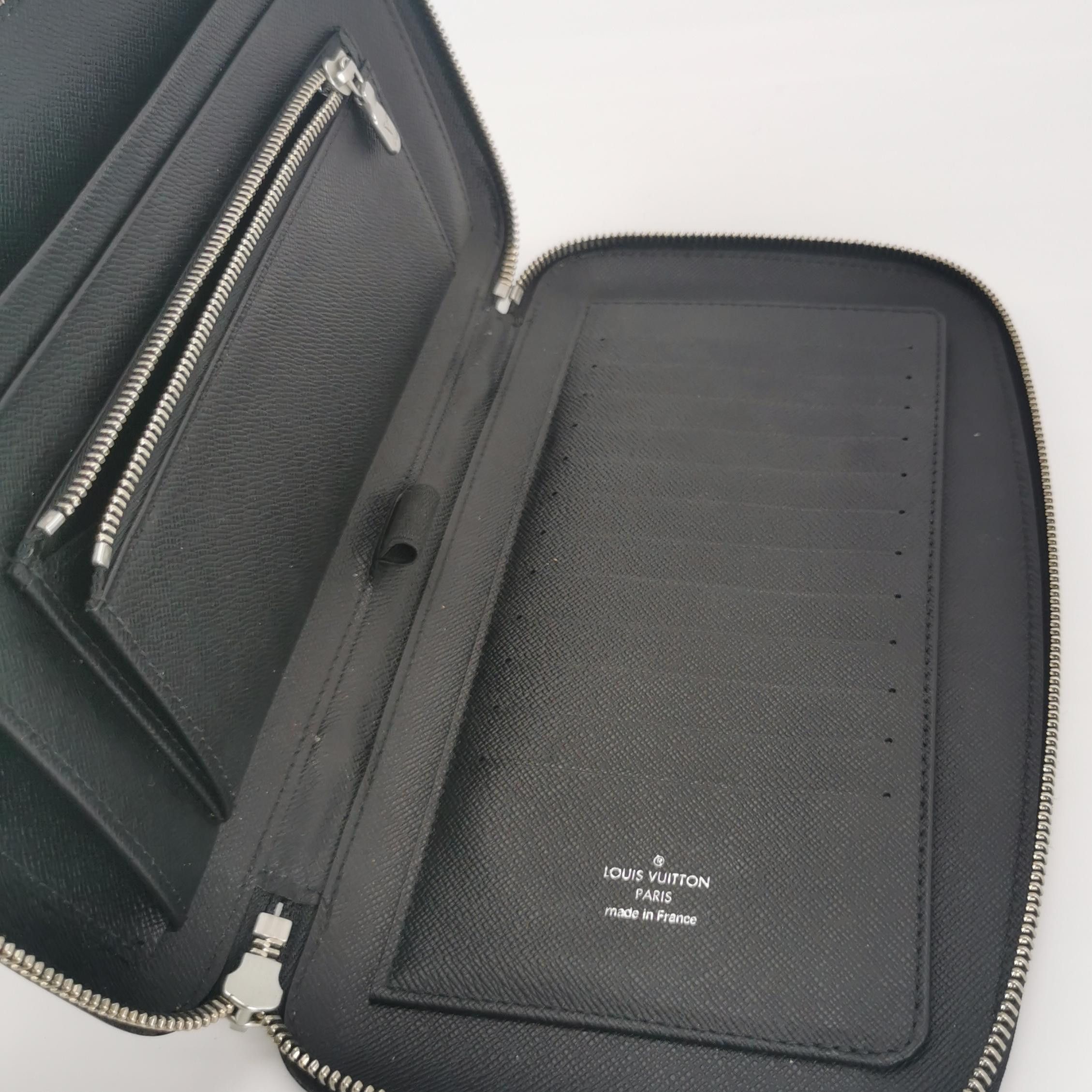 Louis Vuitton Louis Vuitton (LV) Taiga Atoll leather solid color zipper c Size ONE SIZE - 1 Thumbnail