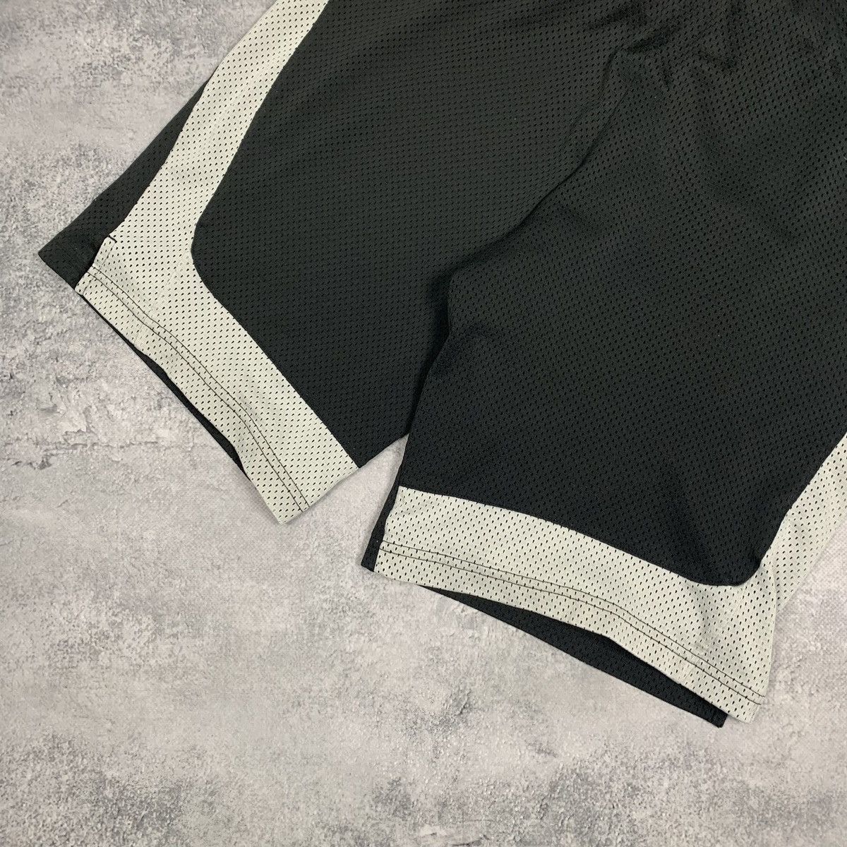 Nike Nike NSW Basketball Black Shorts Men’s Size XL Swoosh Logo Size US 34 / EU 50 - 14 Thumbnail