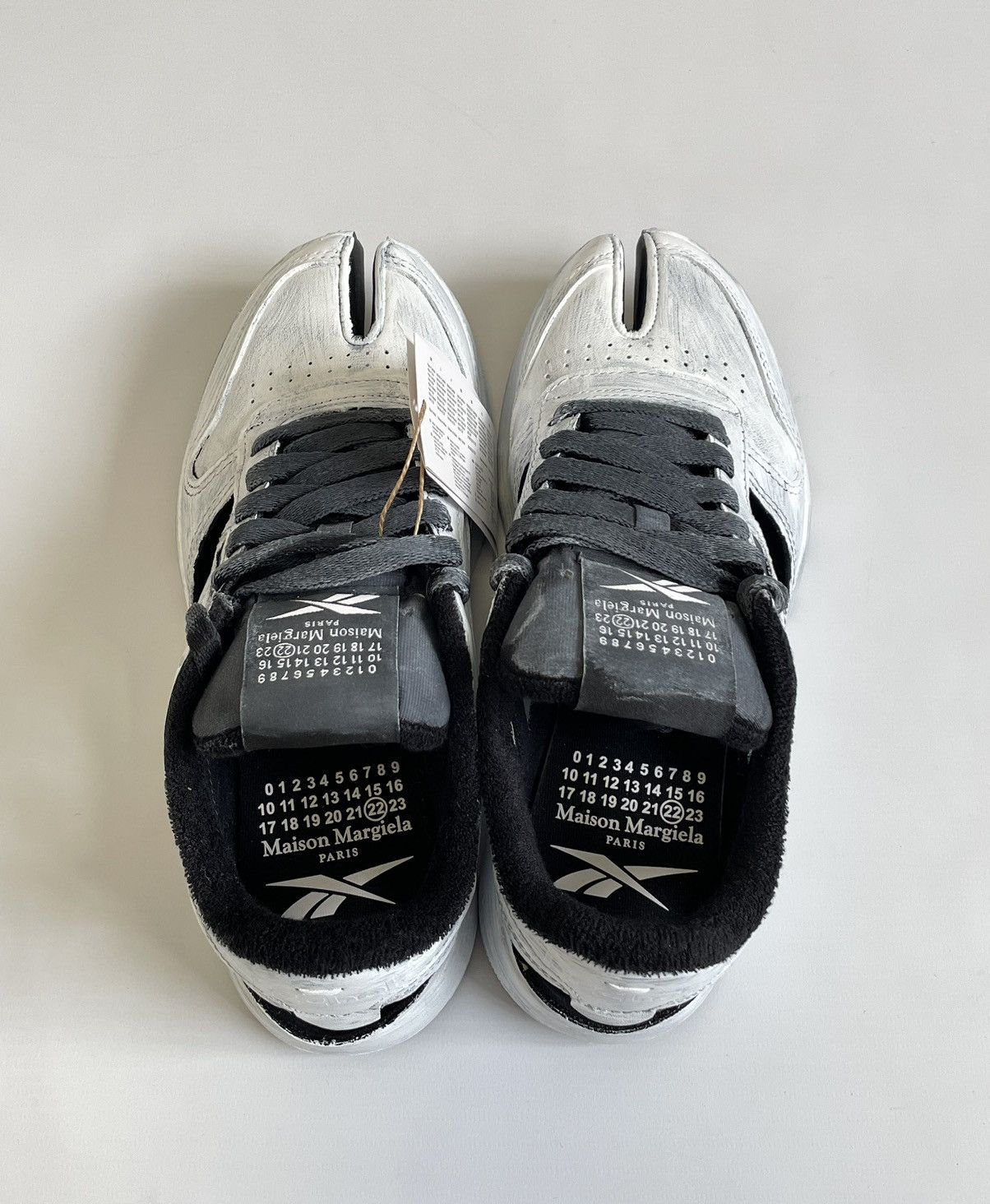 Maison Margiela × Reebok ‘Project 0 CL’ Painted Tabi Sneakers Size US 9 / IT 39 - 14 Thumbnail