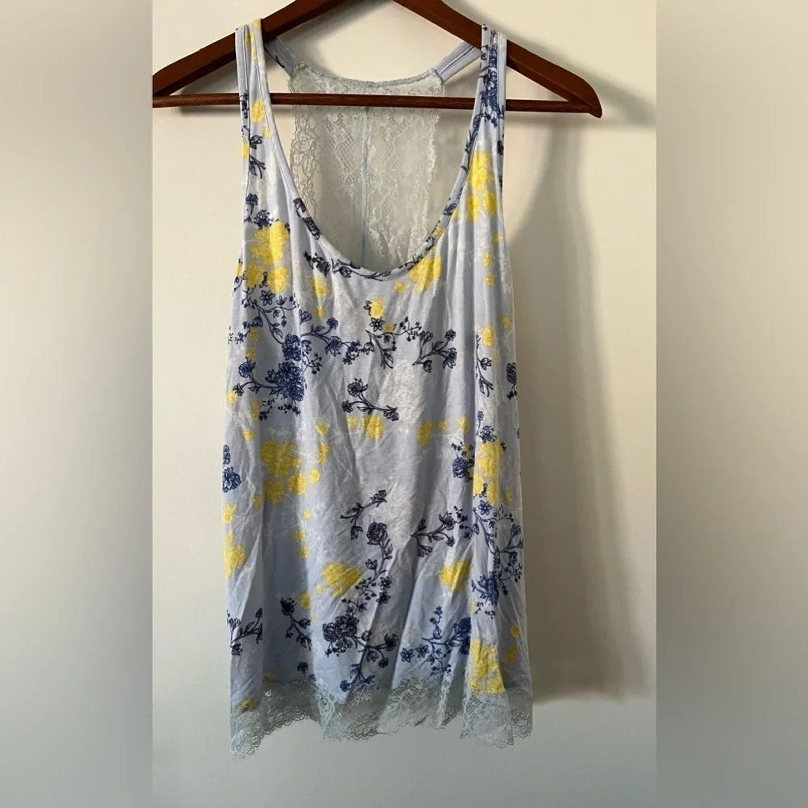 The Unbranded Brand Soma pajama tops, size Medium. Size M / US 6-8 / IT 42-44 - 1 Thumbnail